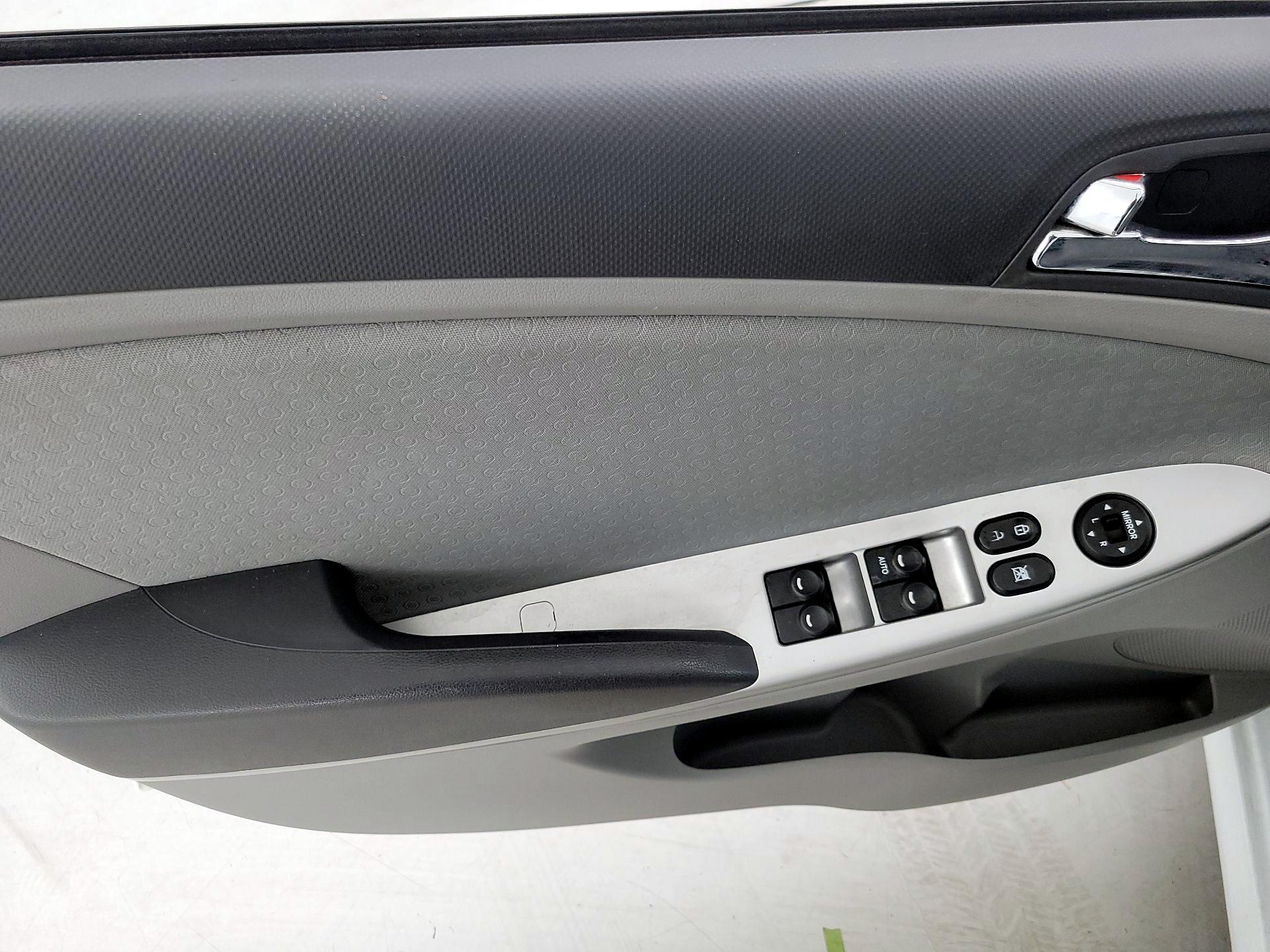 Thumbnail: 2014 Hyundai Accent - 12