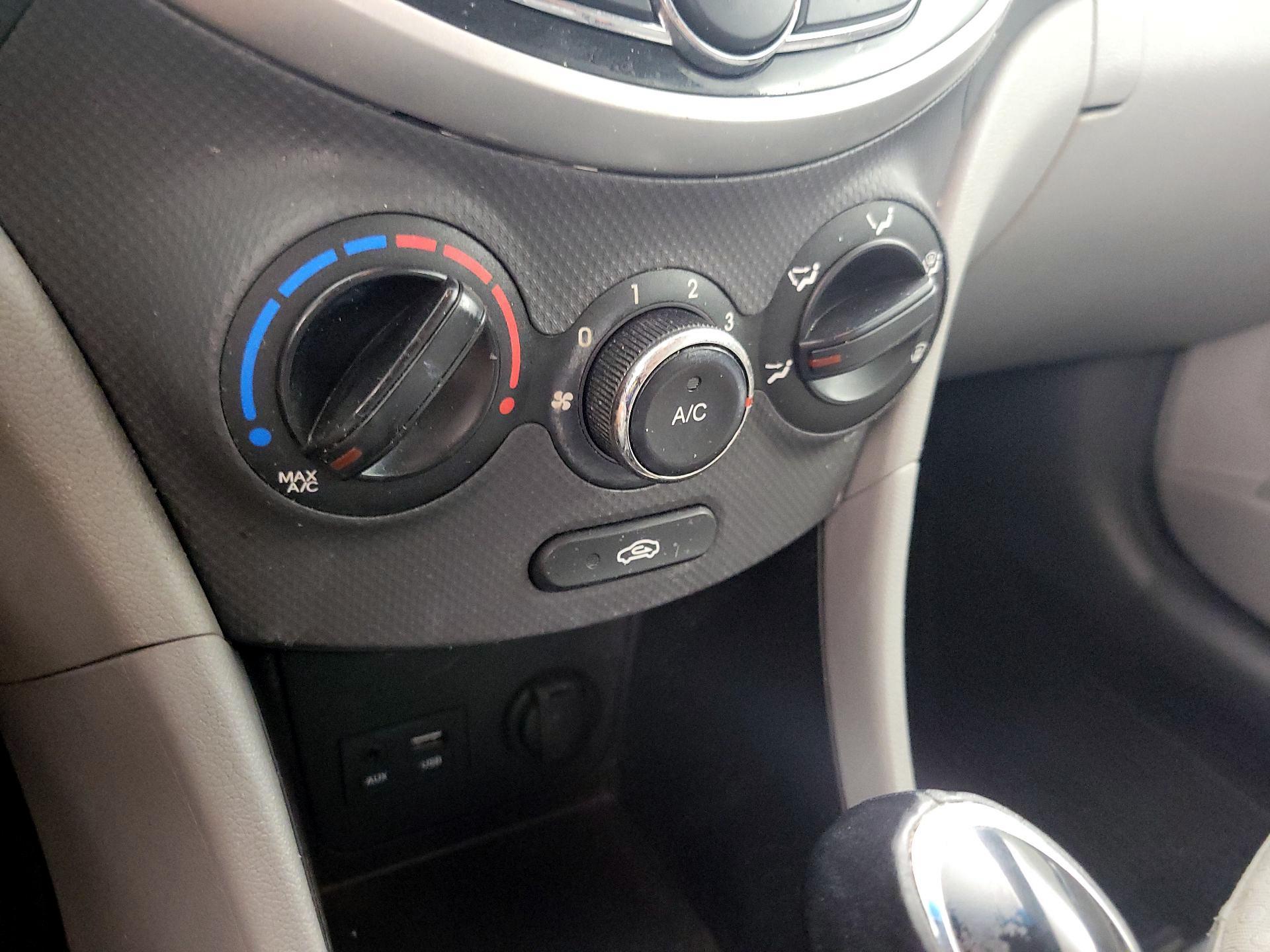 Thumbnail: 2014 Hyundai Accent - 15