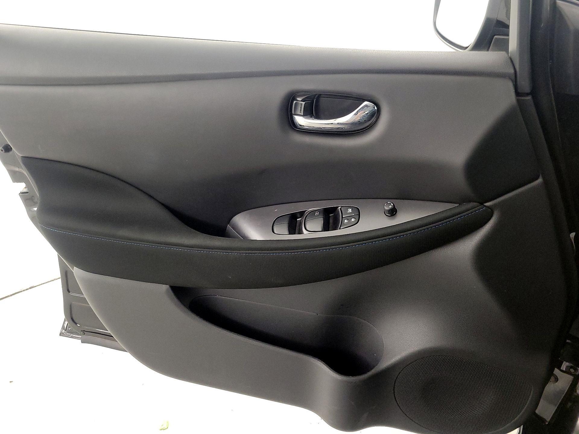 Thumbnail: 2023 Nissan Leaf - 12