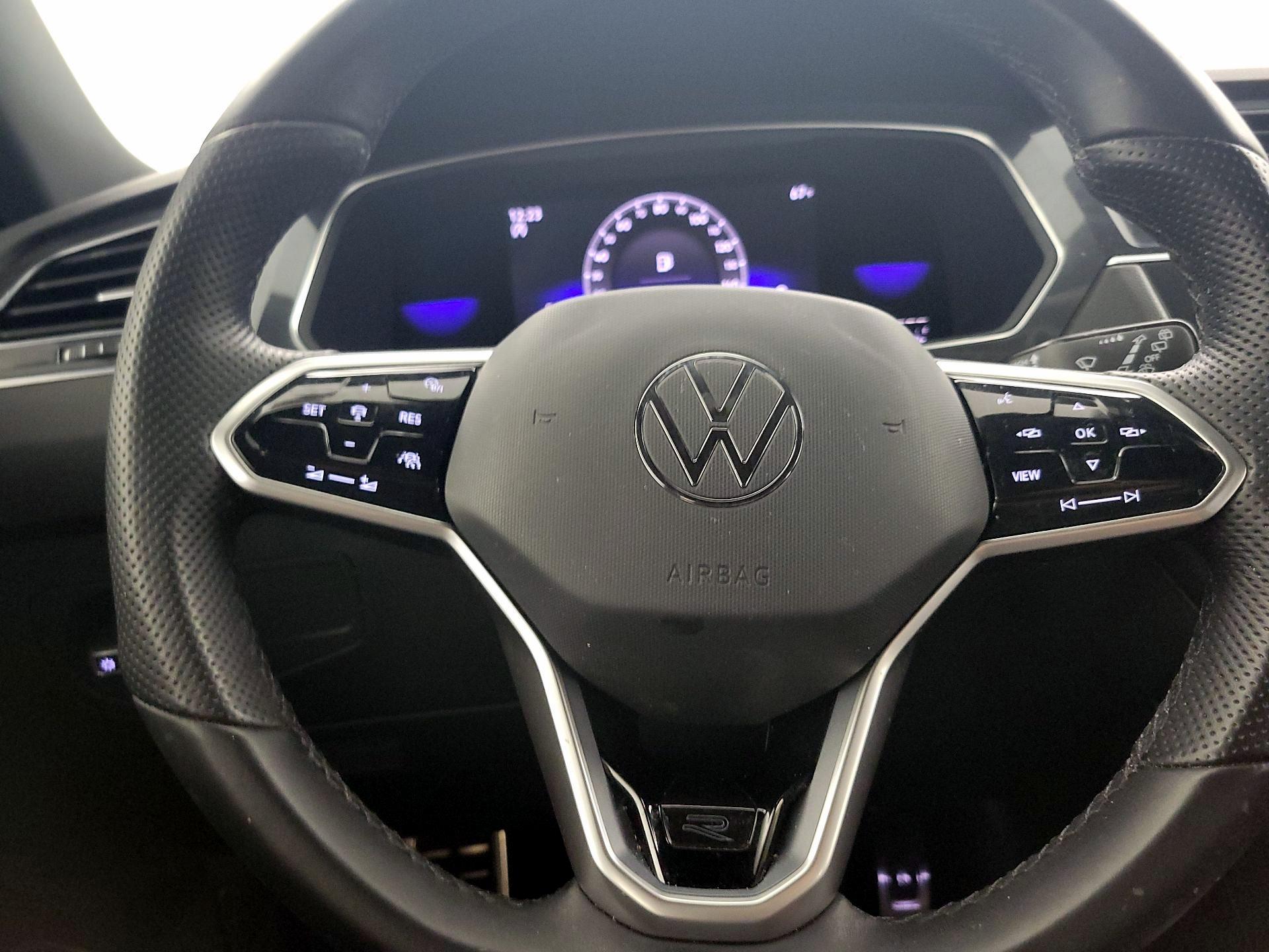 Thumbnail: 2022 Volkswagen Tiguan - 10