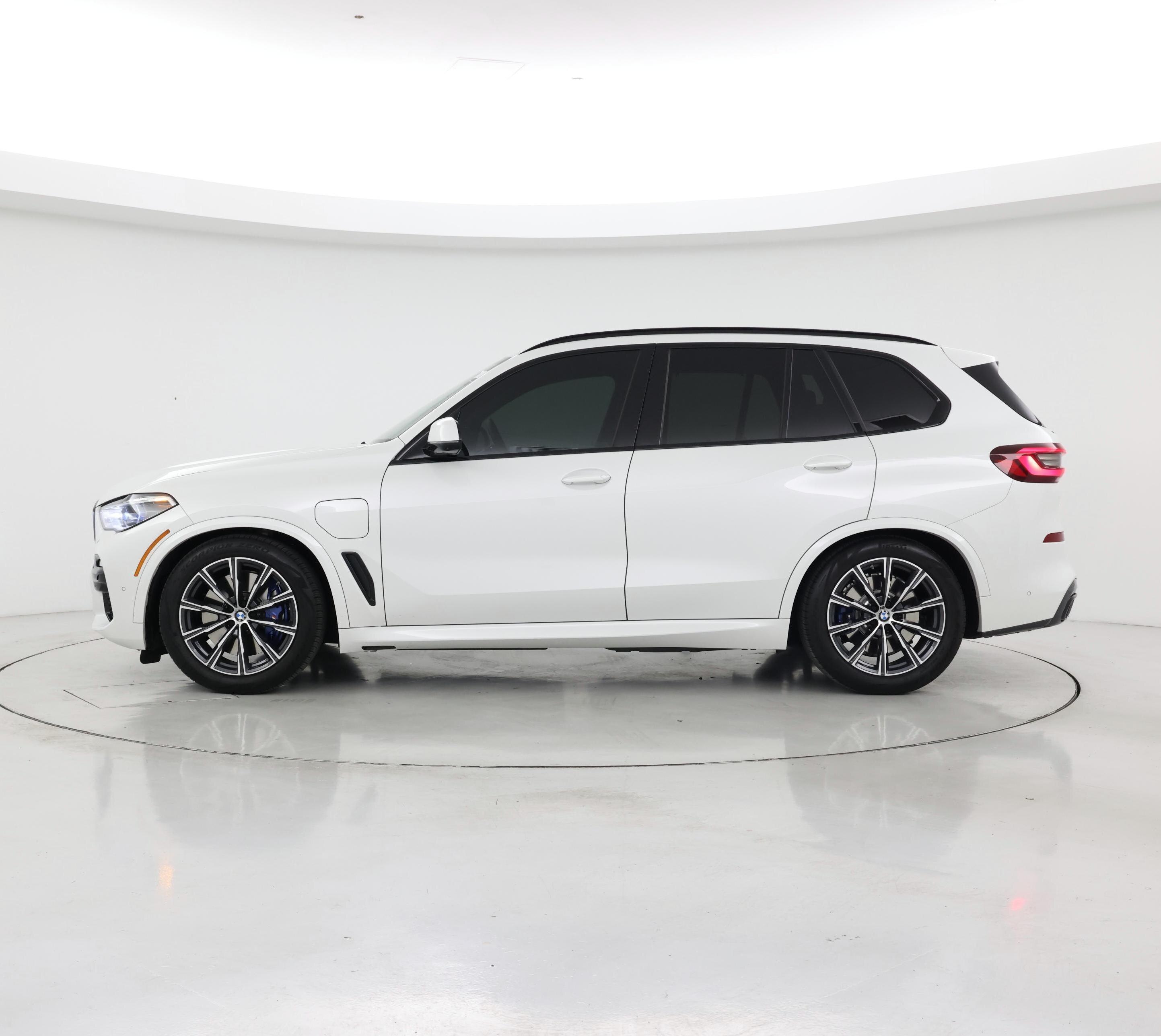 Thumbnail: 2021 BMW X5 - 3