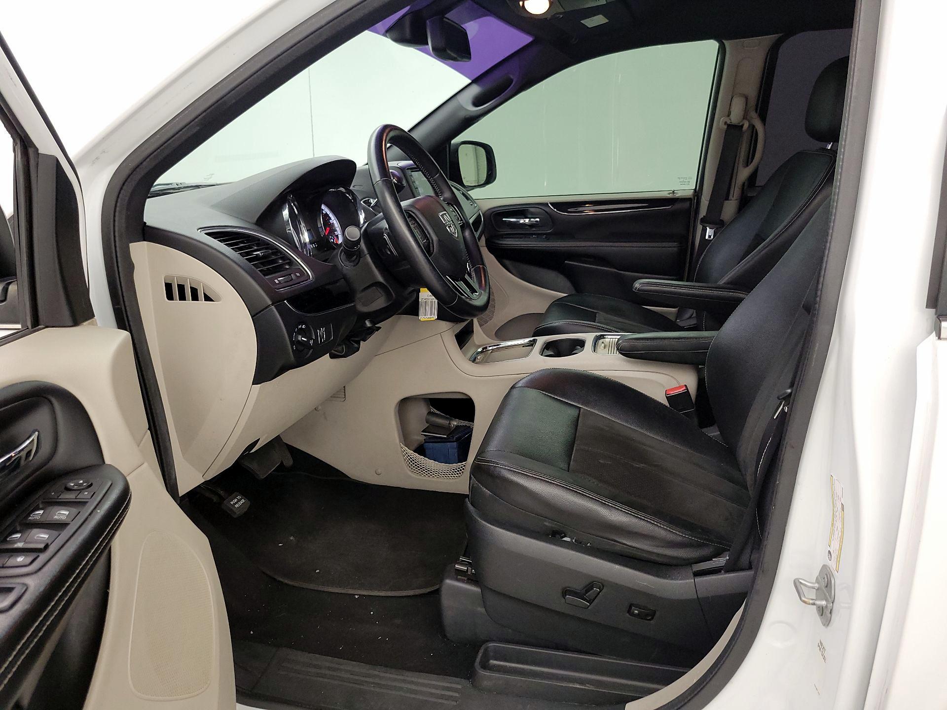 Thumbnail: 2019 Dodge Grand Caravan - 11