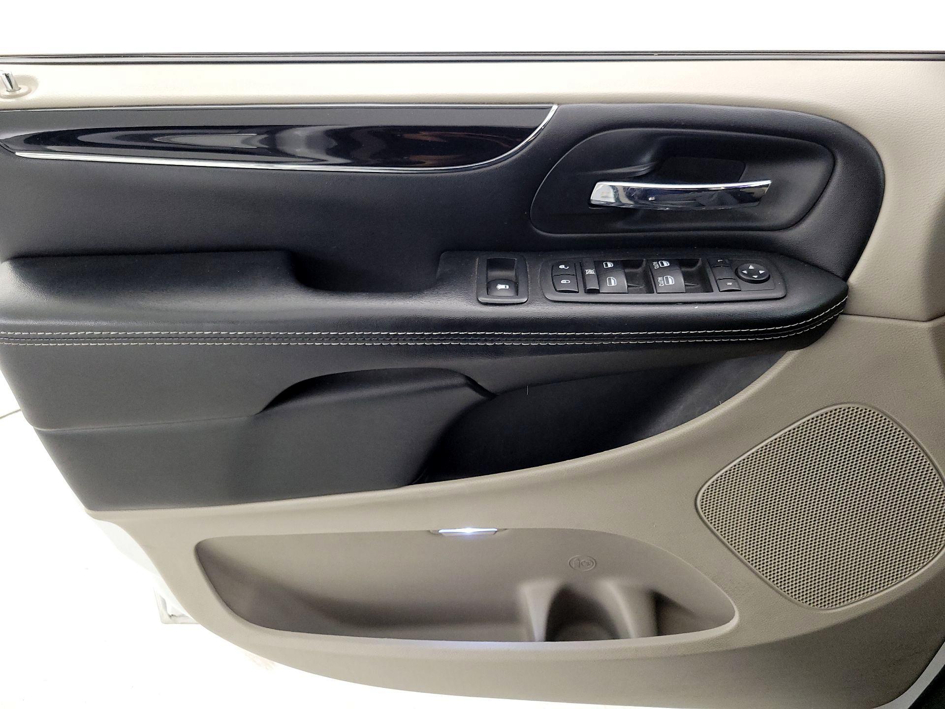Thumbnail: 2019 Dodge Grand Caravan - 12