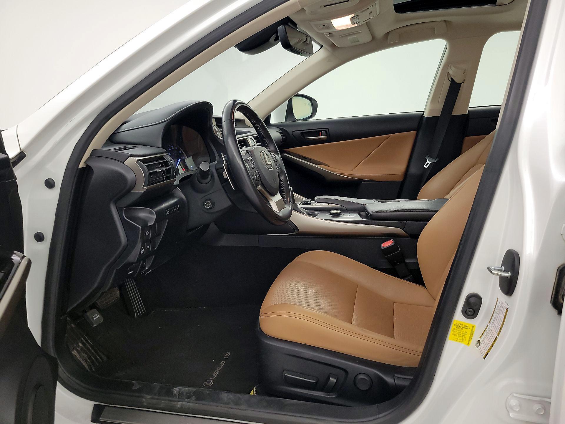 Thumbnail: 2019 Lexus IS - 11