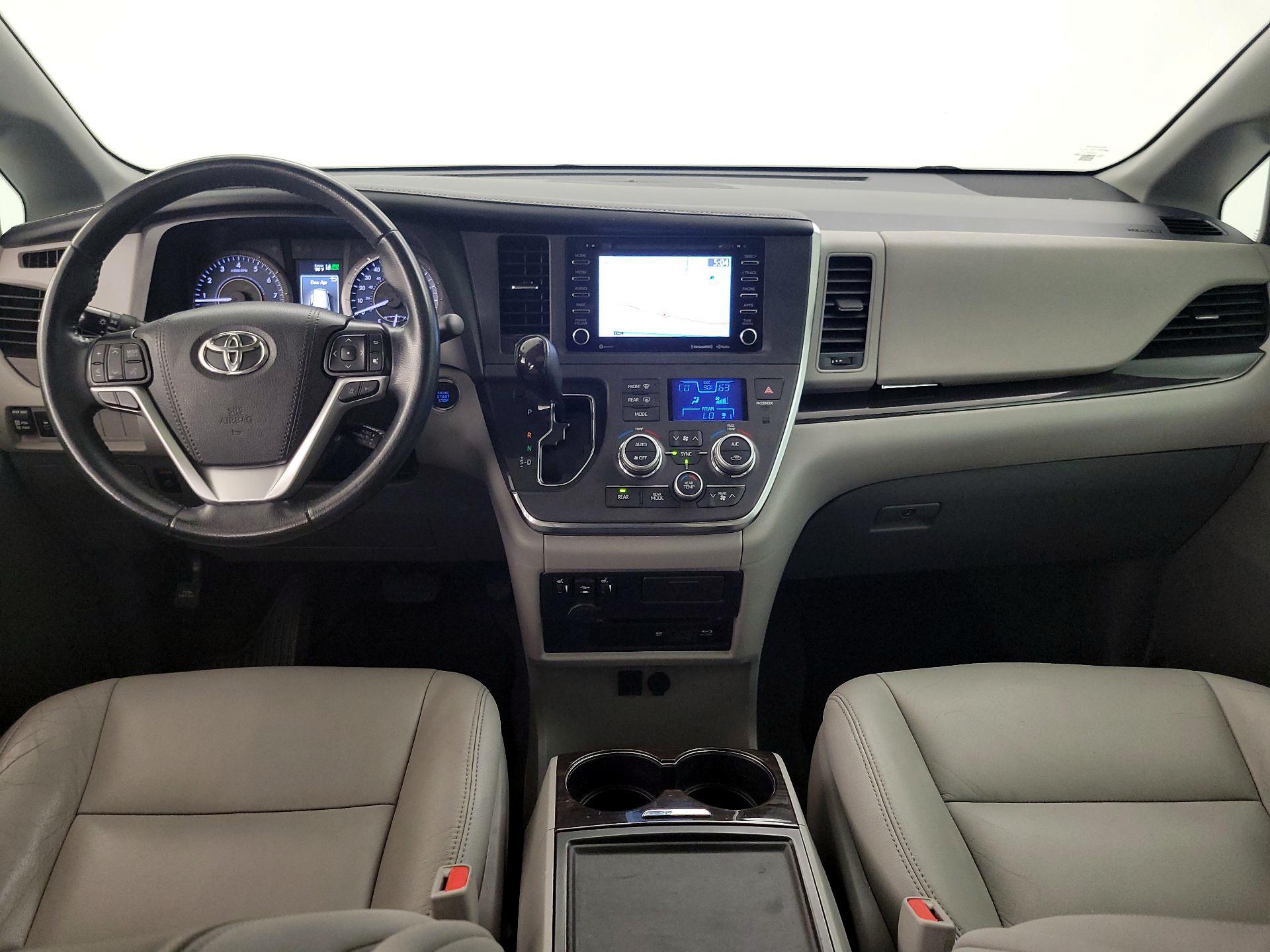 Thumbnail: 2019 Toyota Sienna - 9