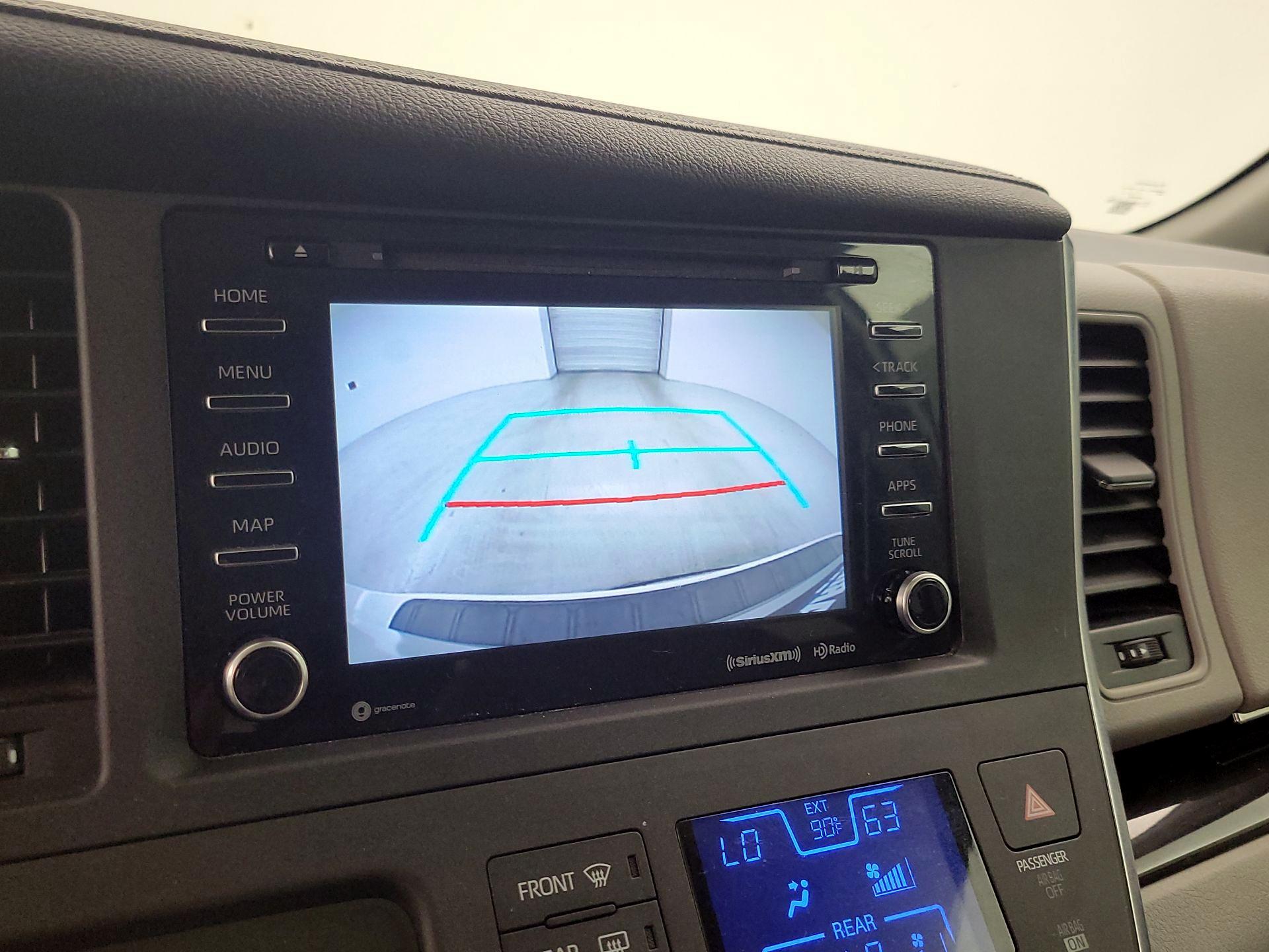 Thumbnail: 2019 Toyota Sienna - 15
