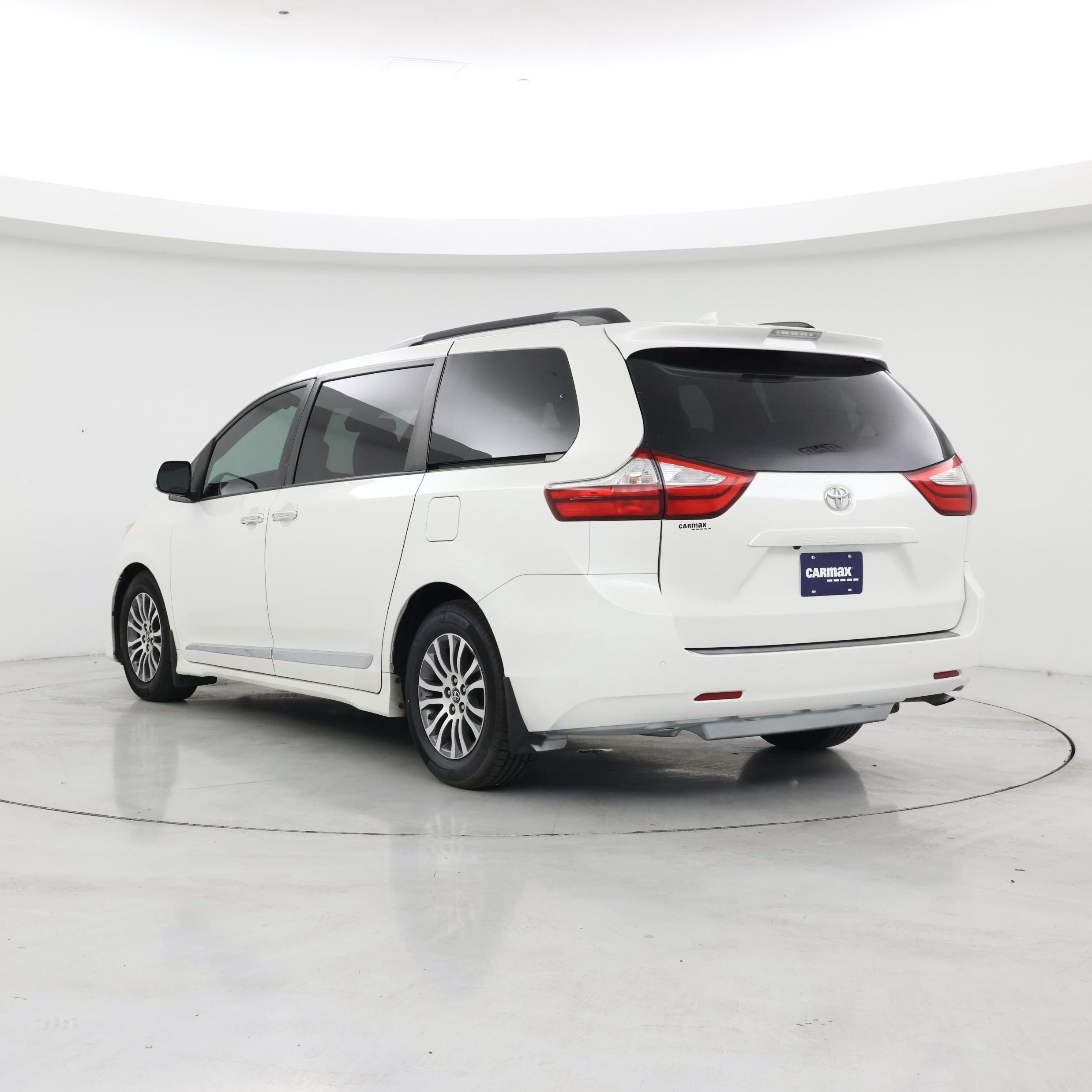 Thumbnail: 2019 Toyota Sienna - 2
