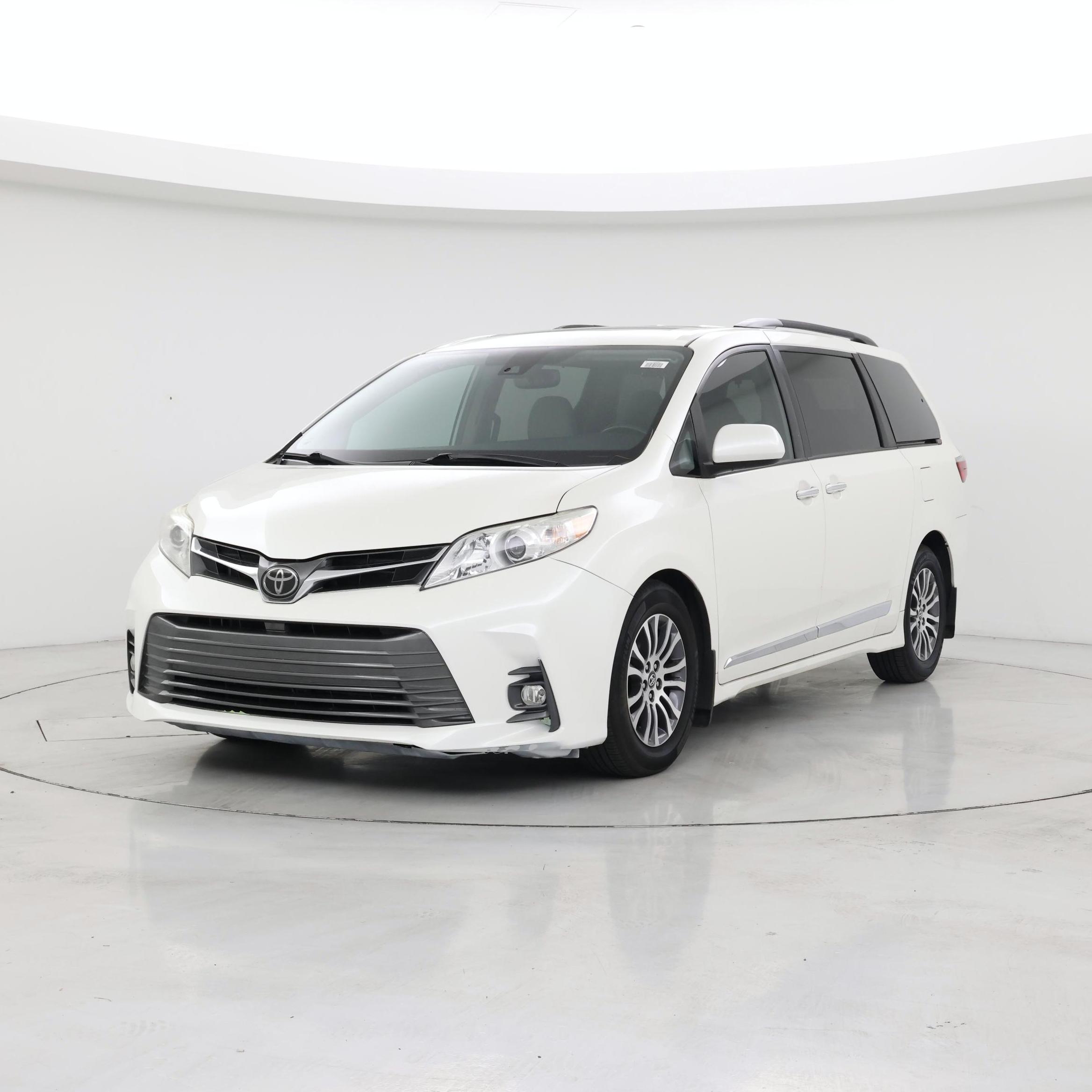 Thumbnail: 2019 Toyota Sienna - 4