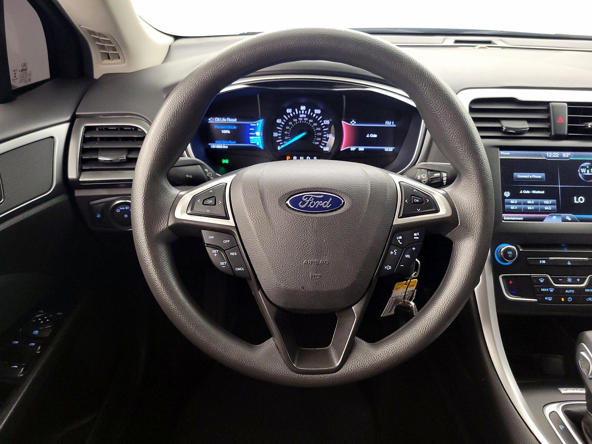 Thumbnail: 2016 Ford Fusion - 10