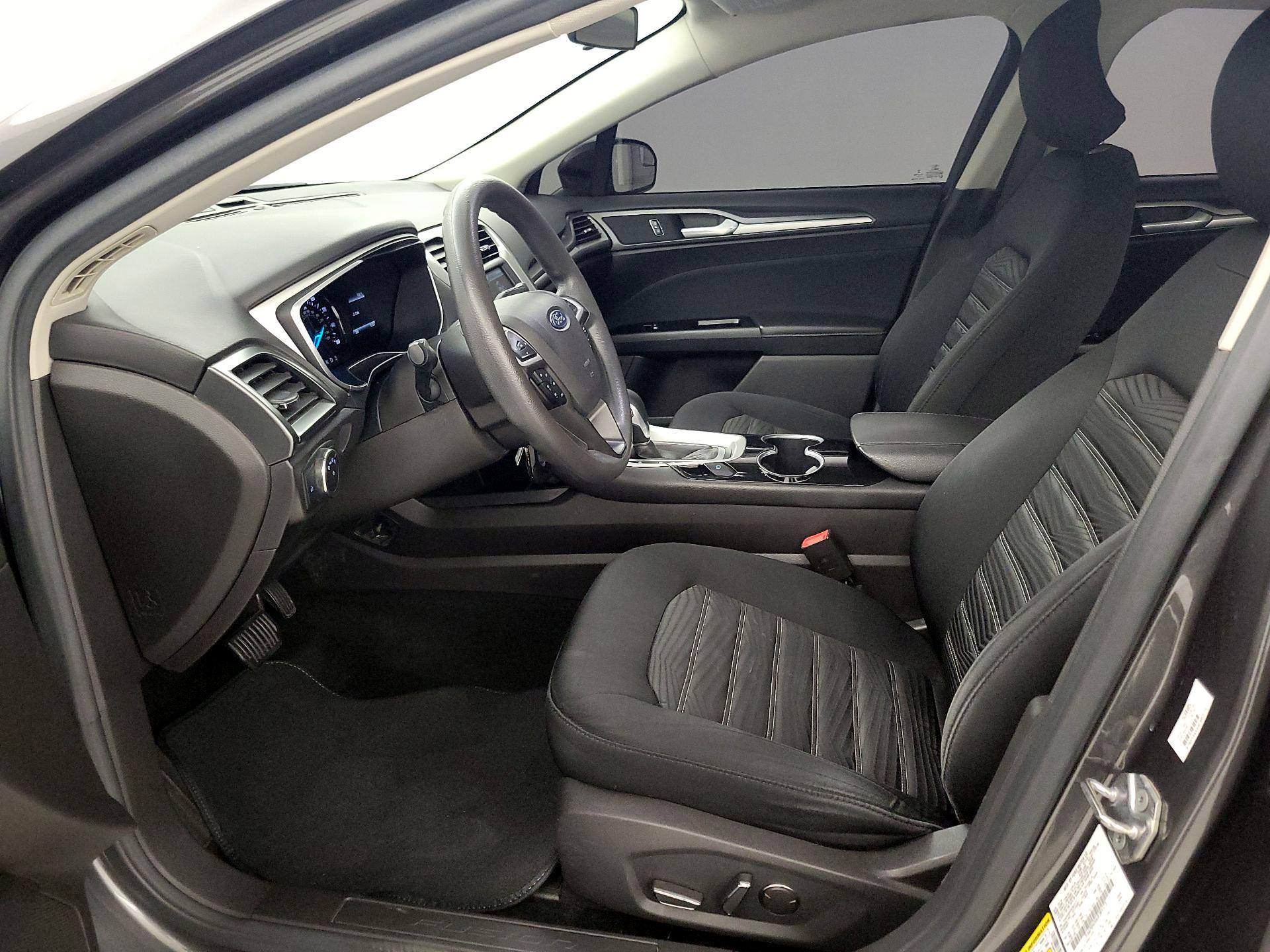 Thumbnail: 2016 Ford Fusion - 11