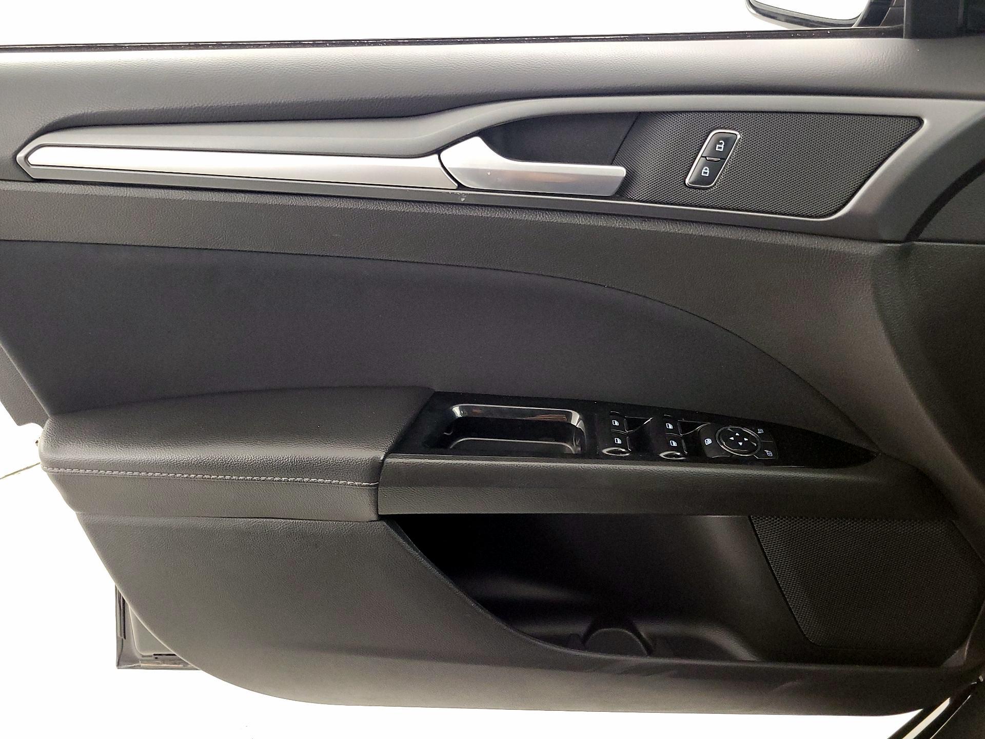 Thumbnail: 2016 Ford Fusion - 12