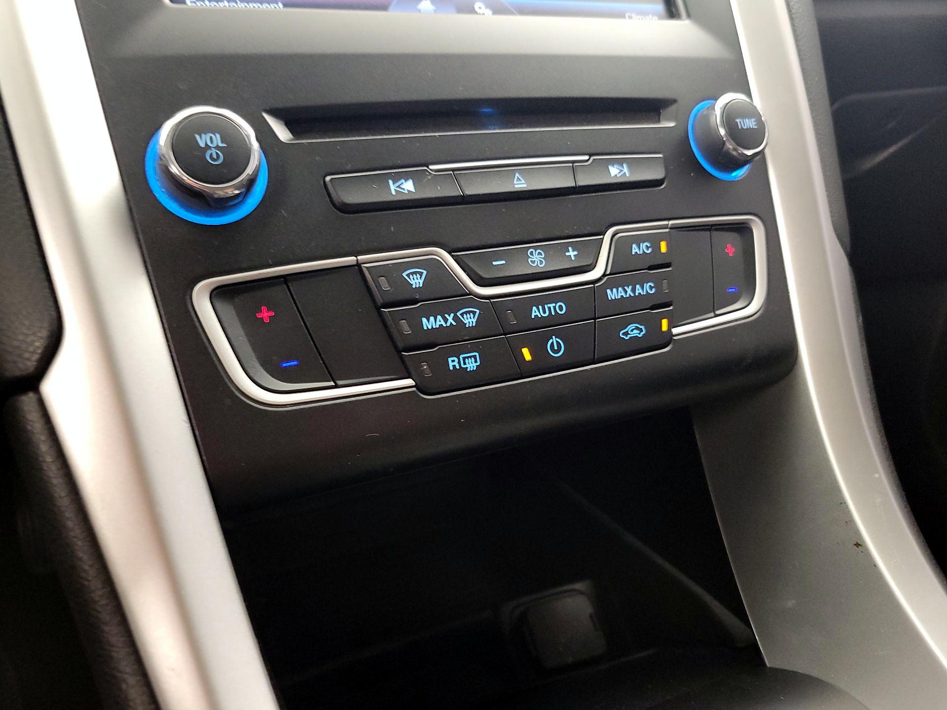Thumbnail: 2016 Ford Fusion - 15