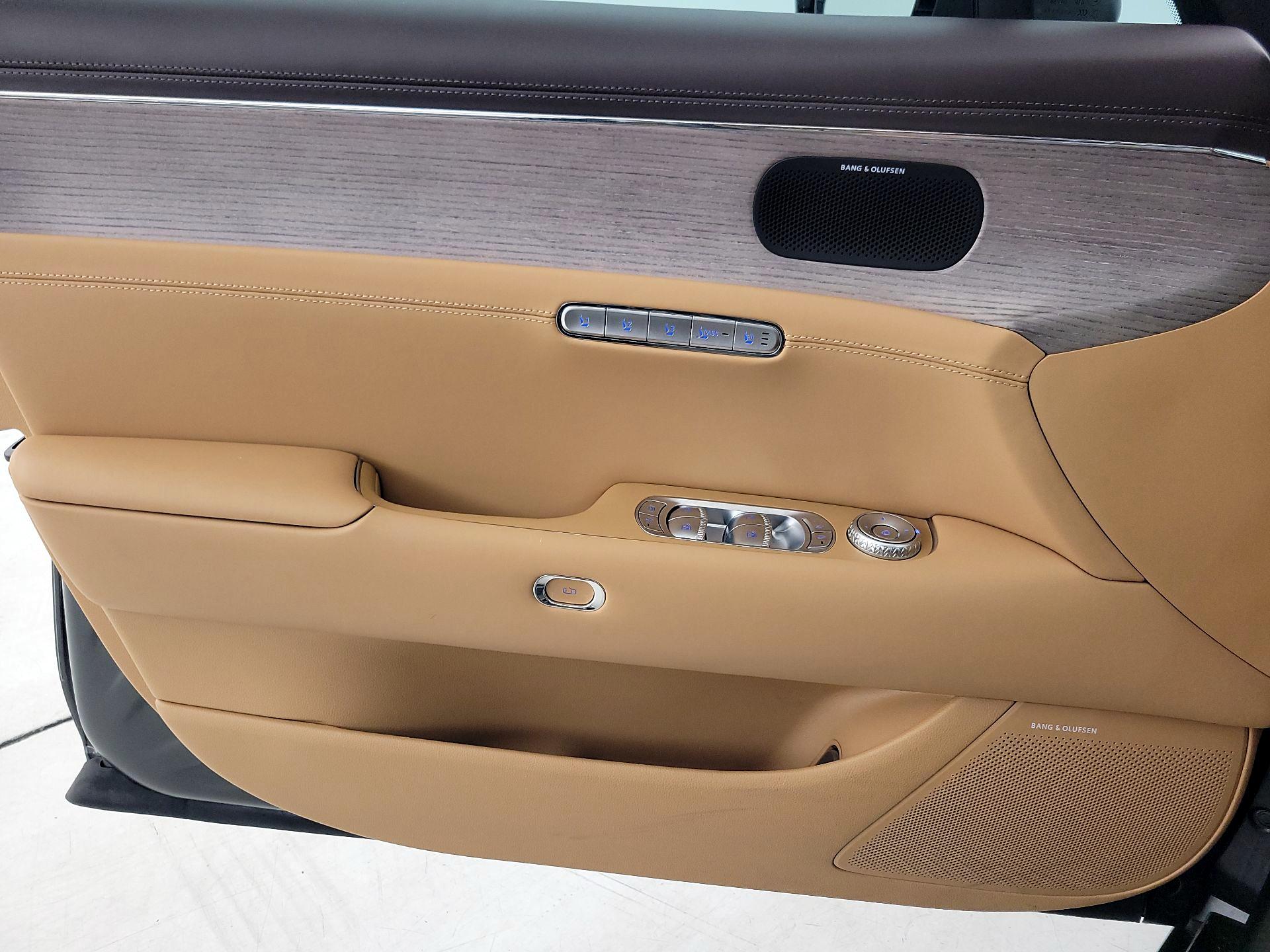 Thumbnail: 2023 Genesis G90 - 12