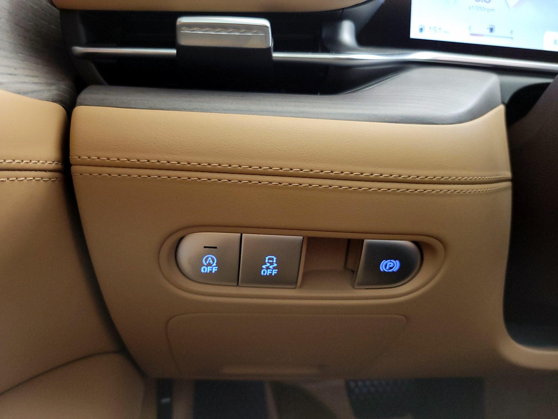 Thumbnail: 2023 Genesis G90 - 13