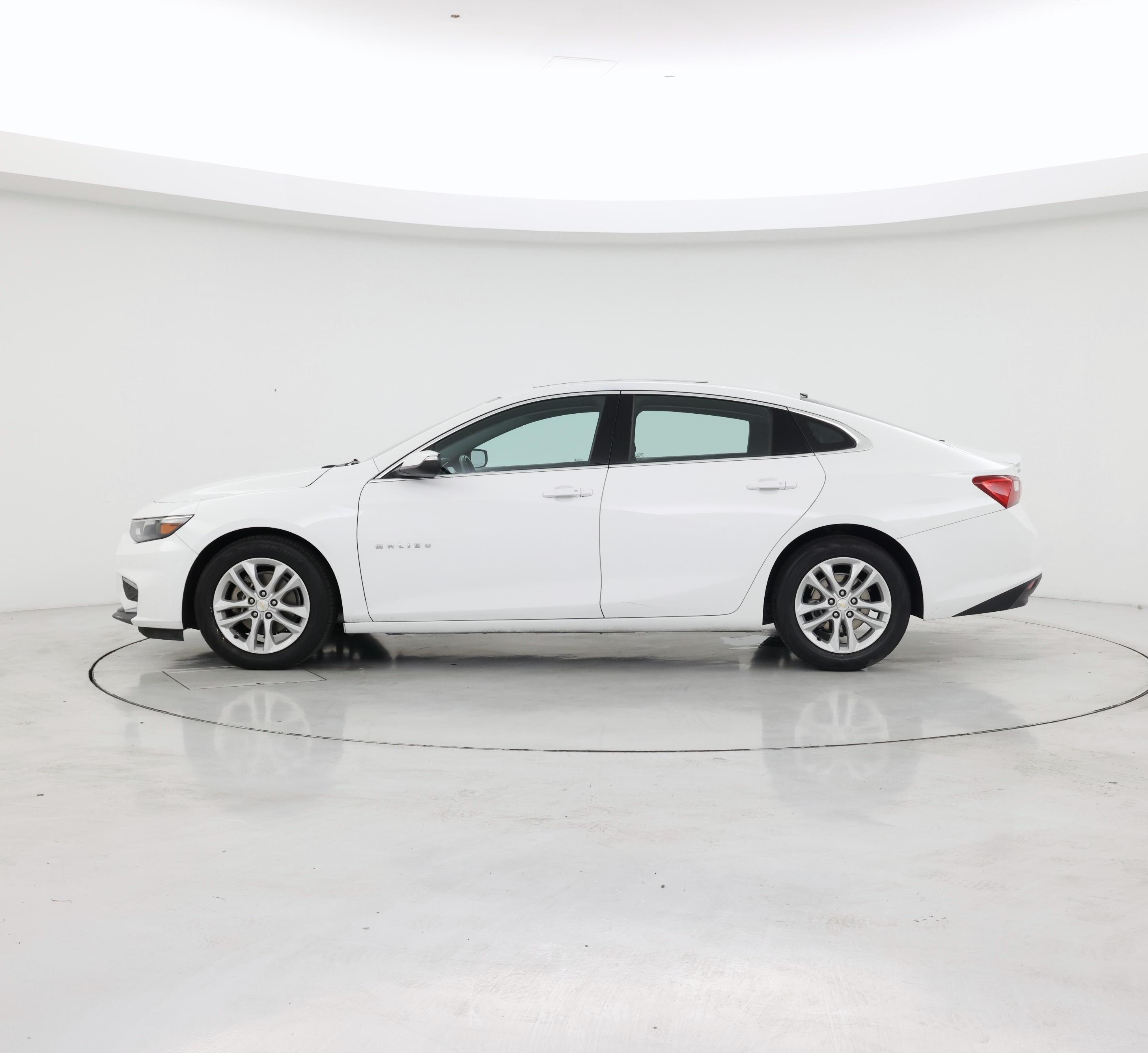 Thumbnail: 2018 Chevrolet Malibu - 3