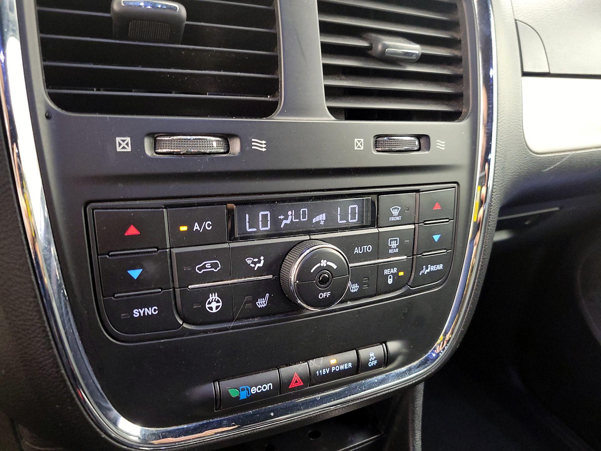 Thumbnail: 2018 Dodge Grand Caravan - 16