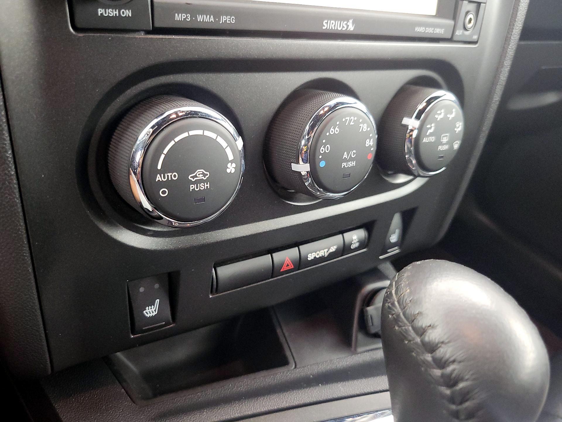 Thumbnail: 2014 Dodge Challenger - 15