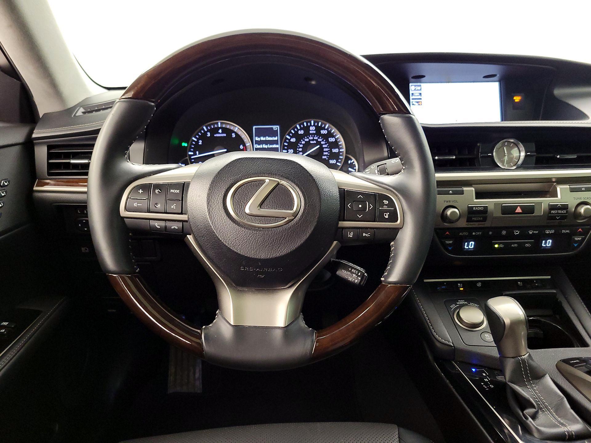 Thumbnail: 2017 Lexus ES - 10