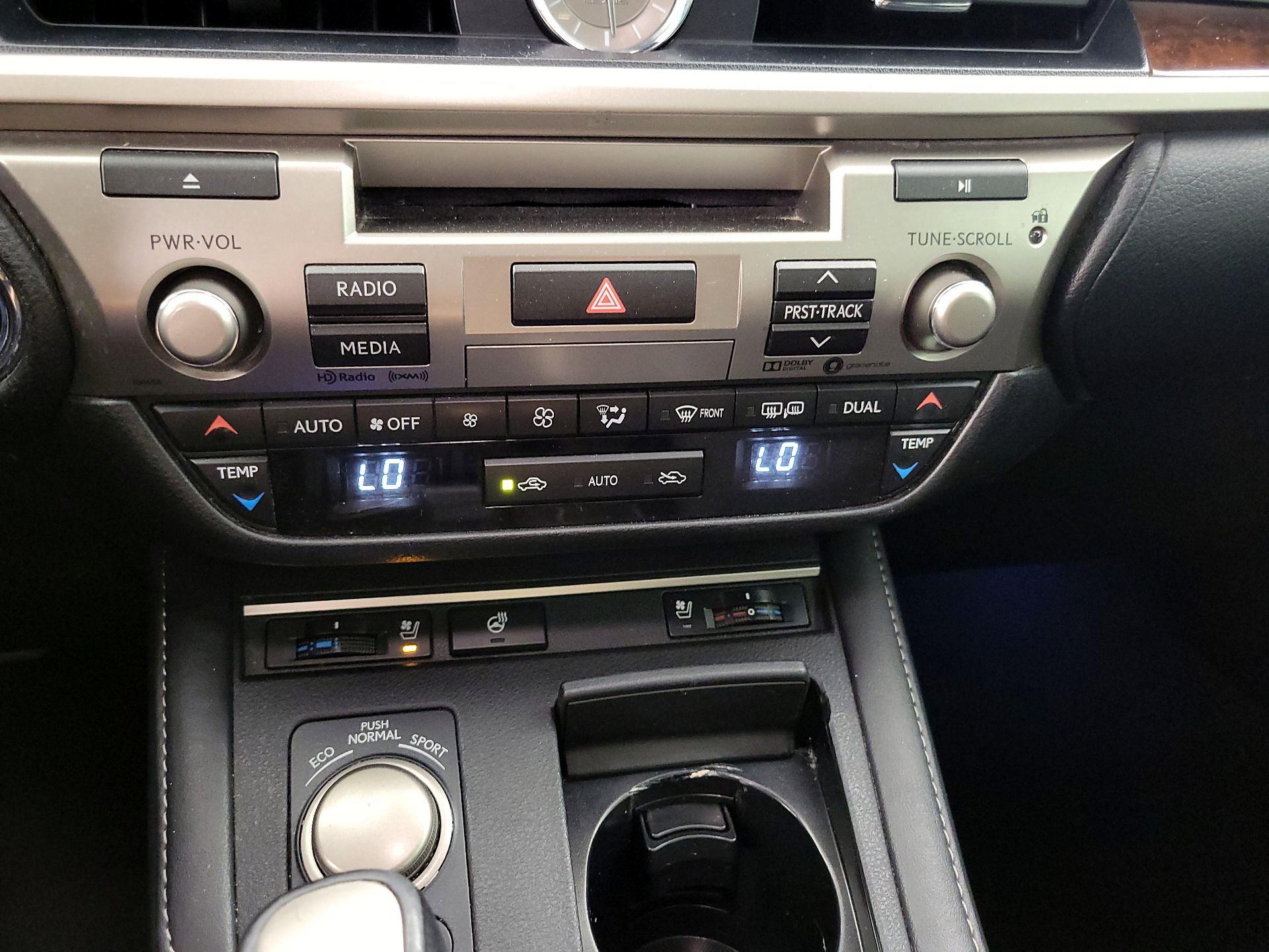 Thumbnail: 2017 Lexus ES - 17