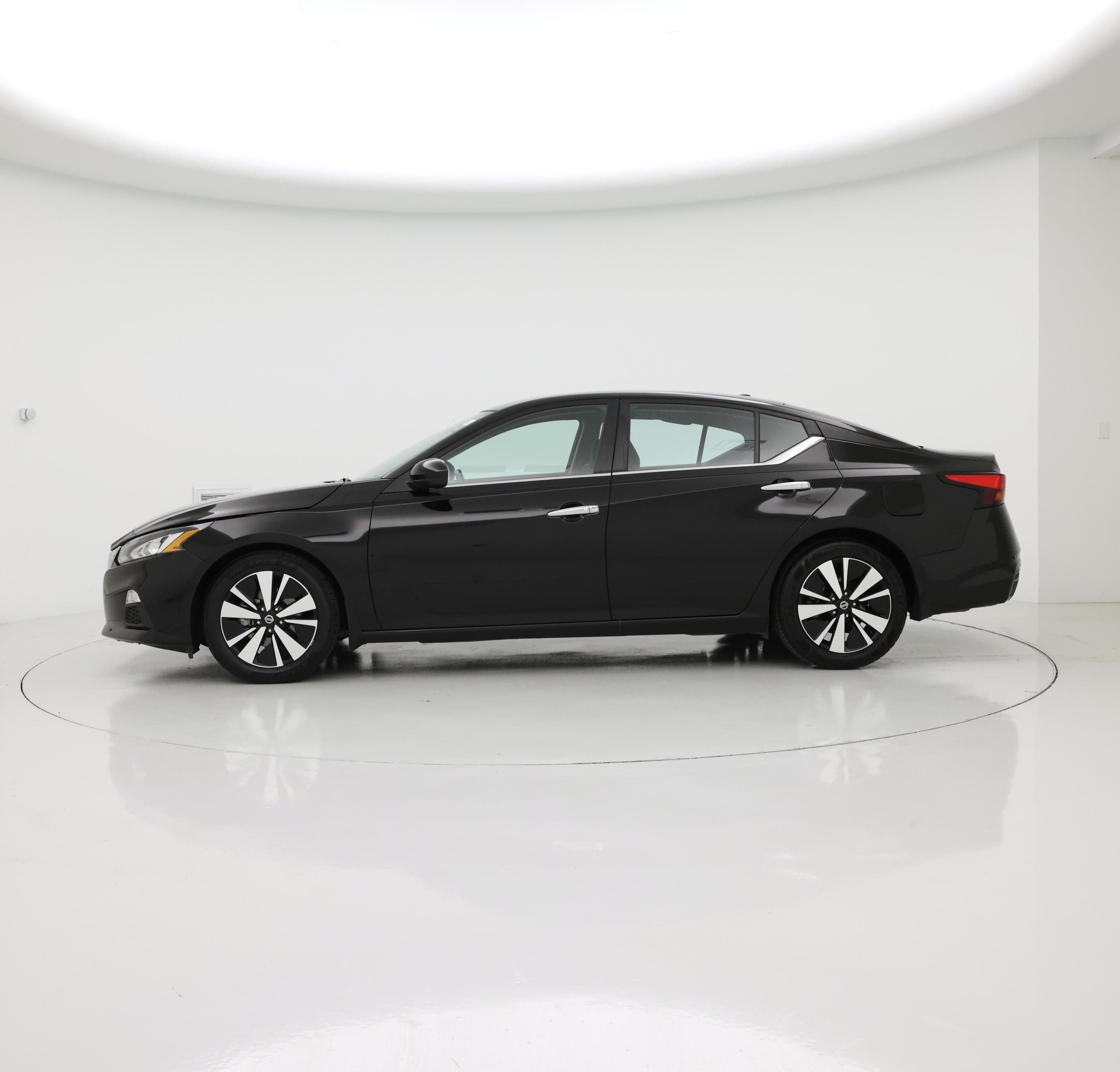 Thumbnail: 2022 Nissan Altima - 3