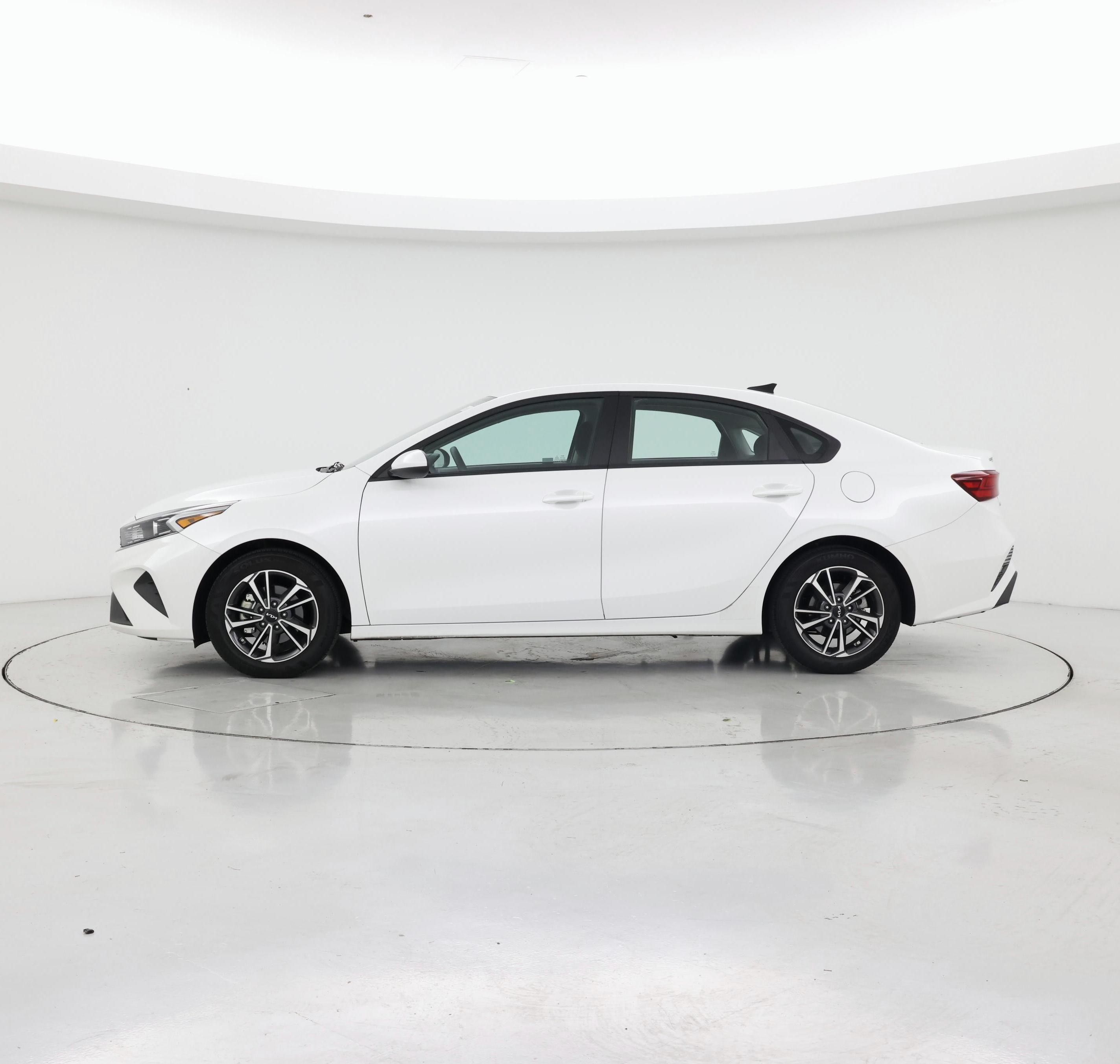Thumbnail: 2022 Kia Forte - 3