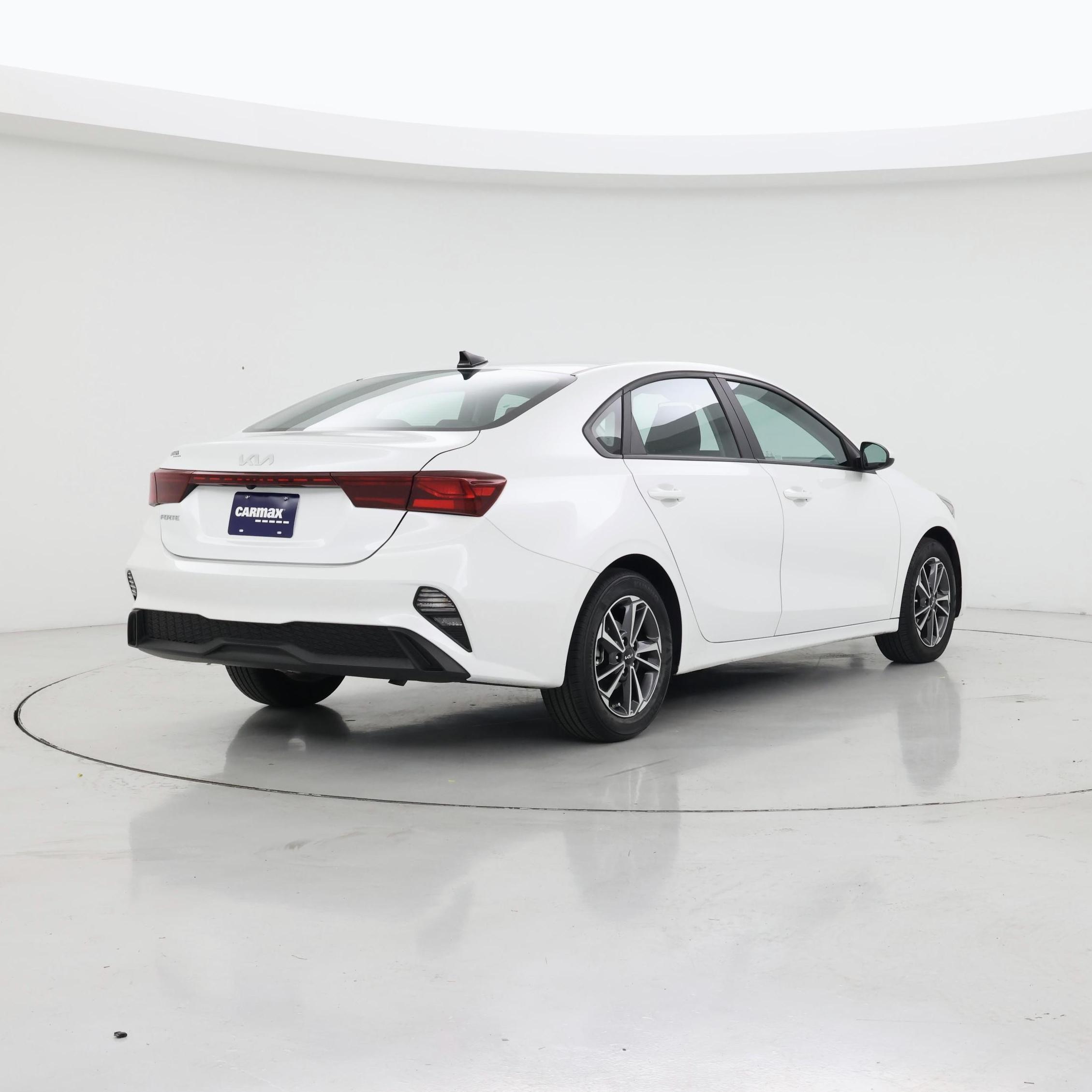 Thumbnail: 2022 Kia Forte - 8