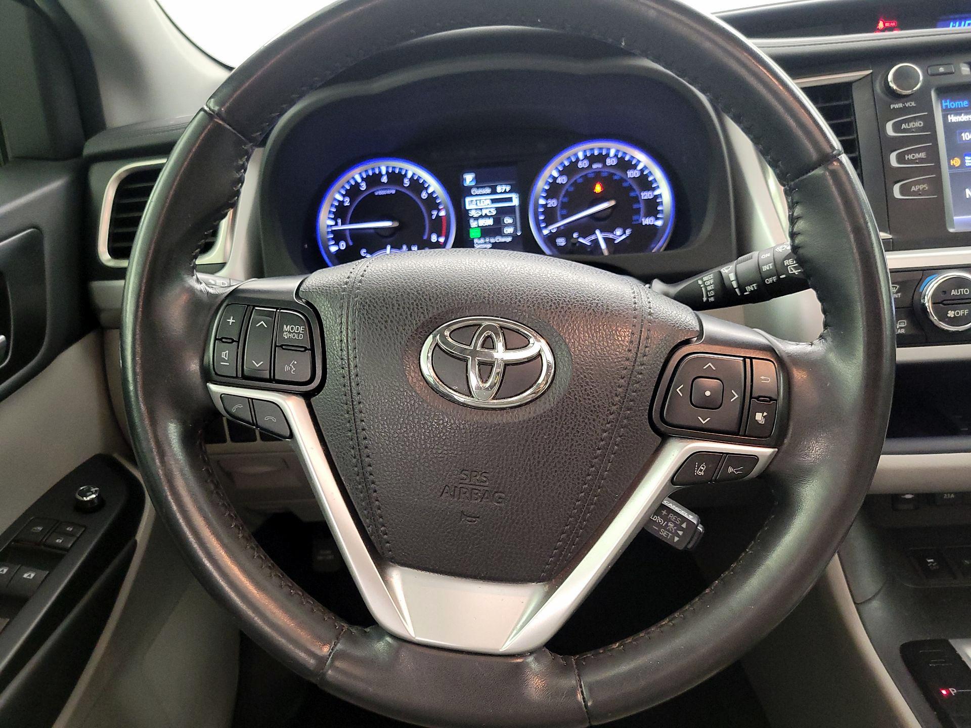 Thumbnail: 2019 Toyota Highlander - 10