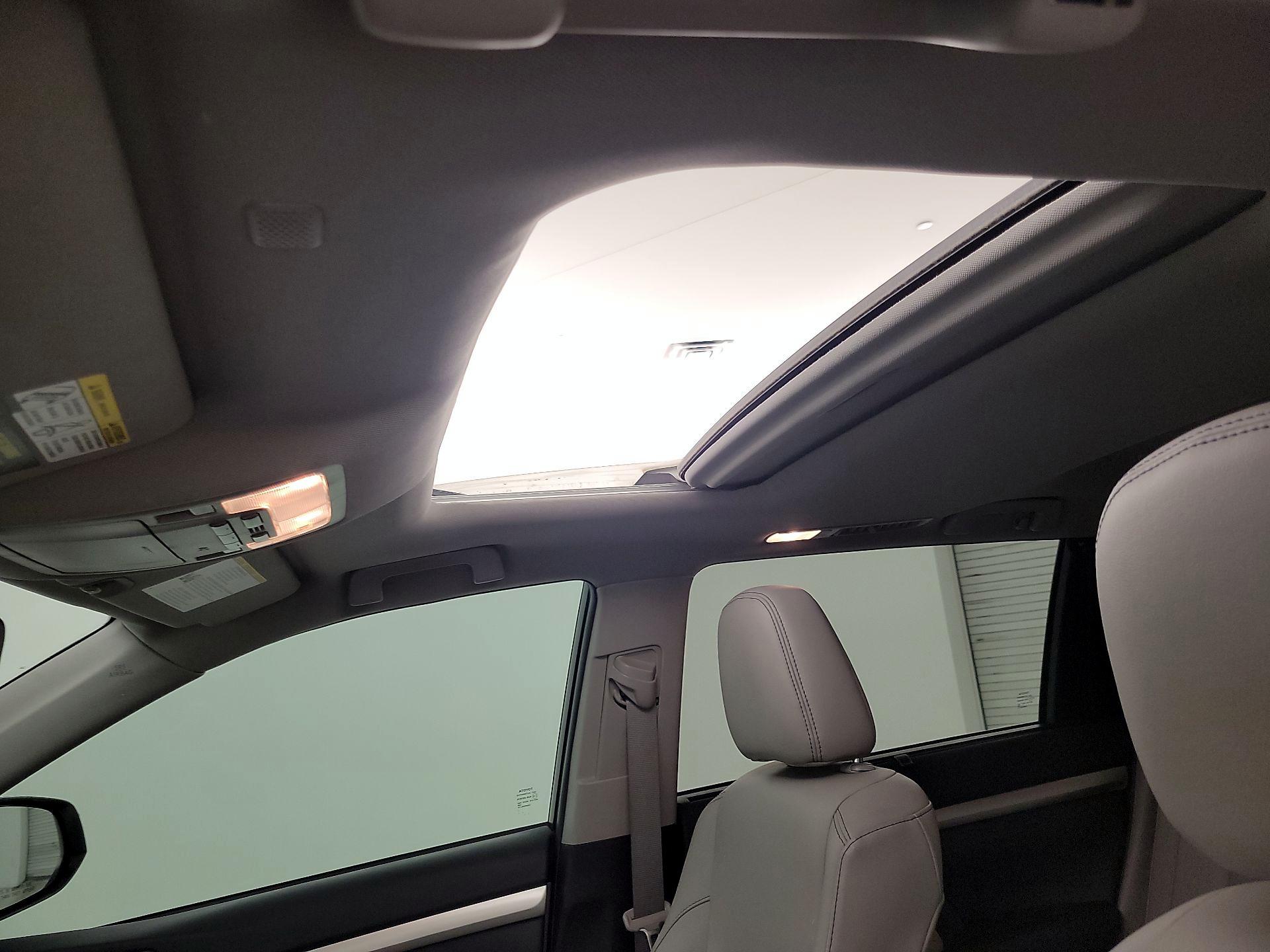 Thumbnail: 2019 Toyota Highlander - 20