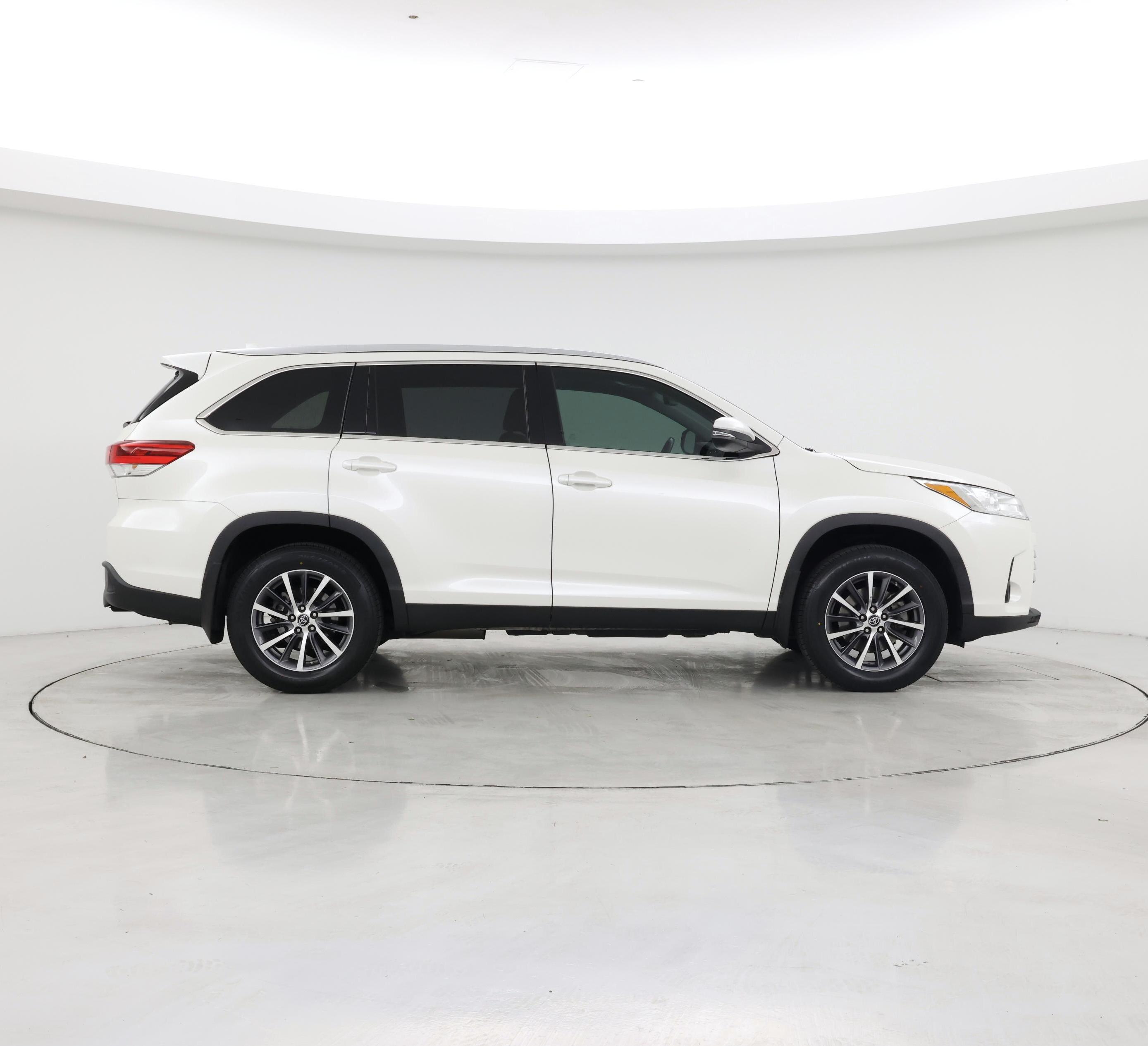 Thumbnail: 2019 Toyota Highlander - 7
