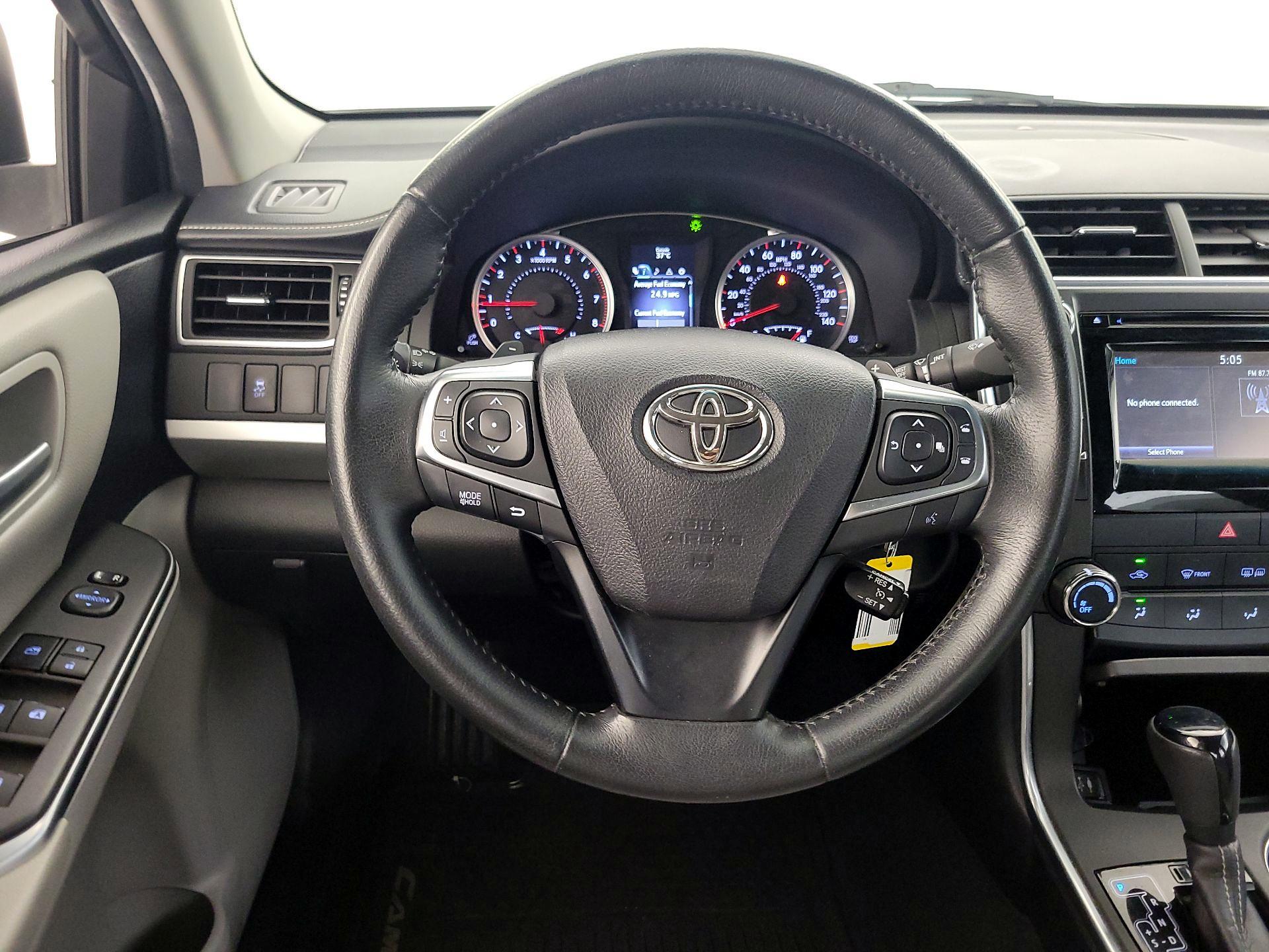 Thumbnail: 2015 Toyota Camry - 10