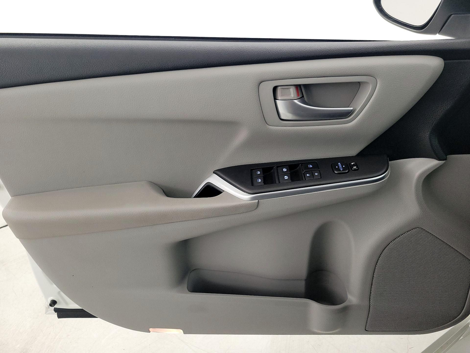 Thumbnail: 2015 Toyota Camry - 12