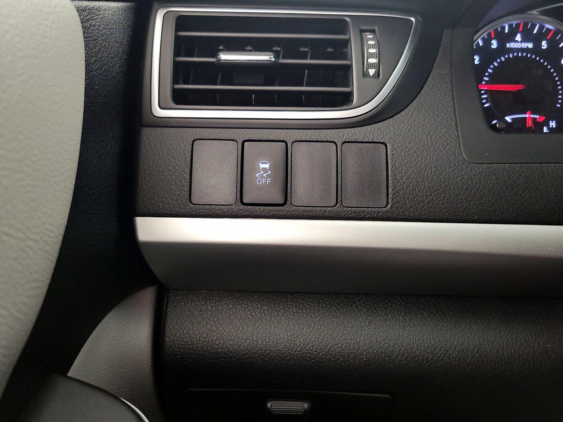 Thumbnail: 2015 Toyota Camry - 13