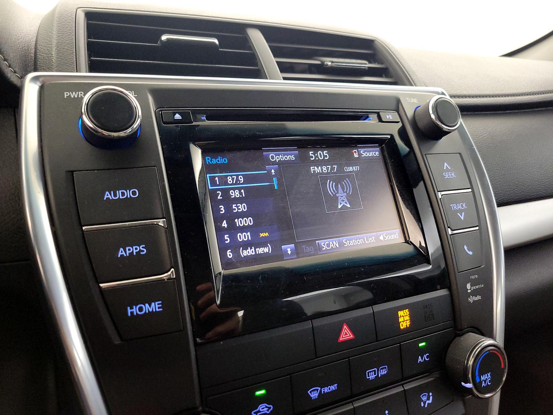 Thumbnail: 2015 Toyota Camry - 15