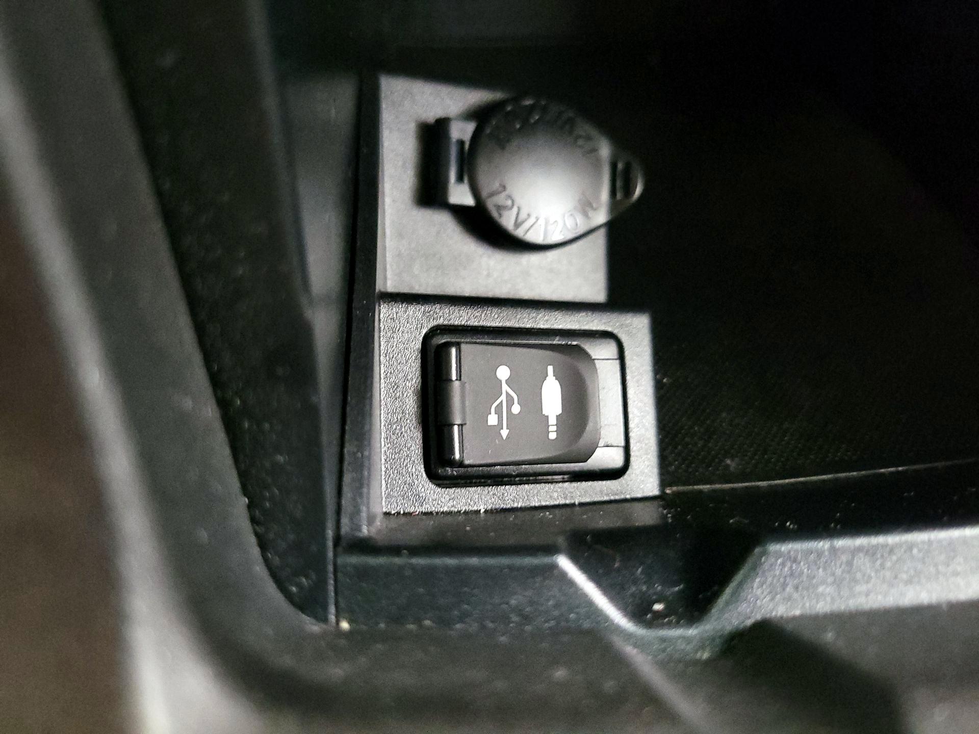 Thumbnail: 2015 Toyota Camry - 18