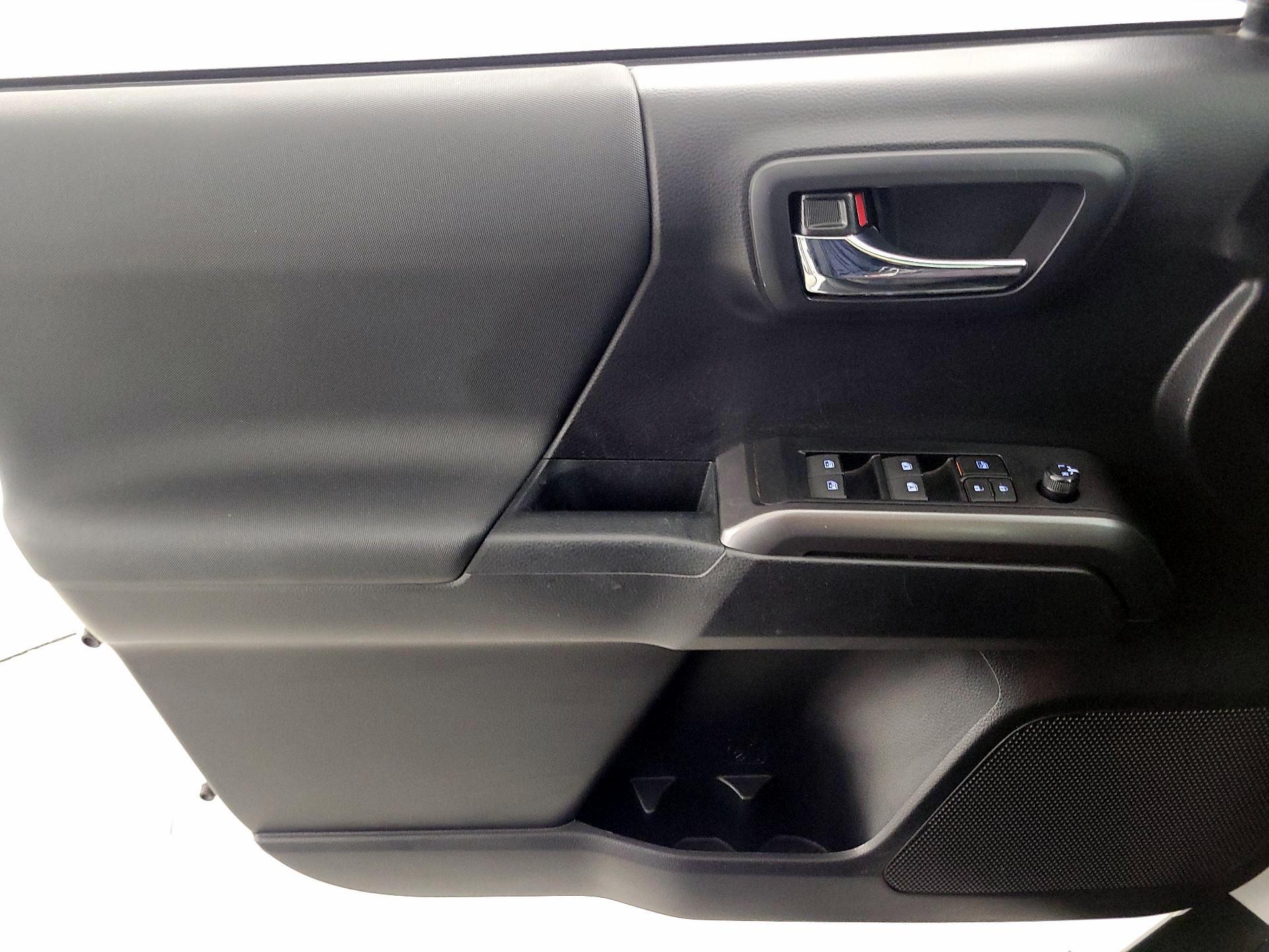 Thumbnail: 2021 Toyota Tacoma - 12