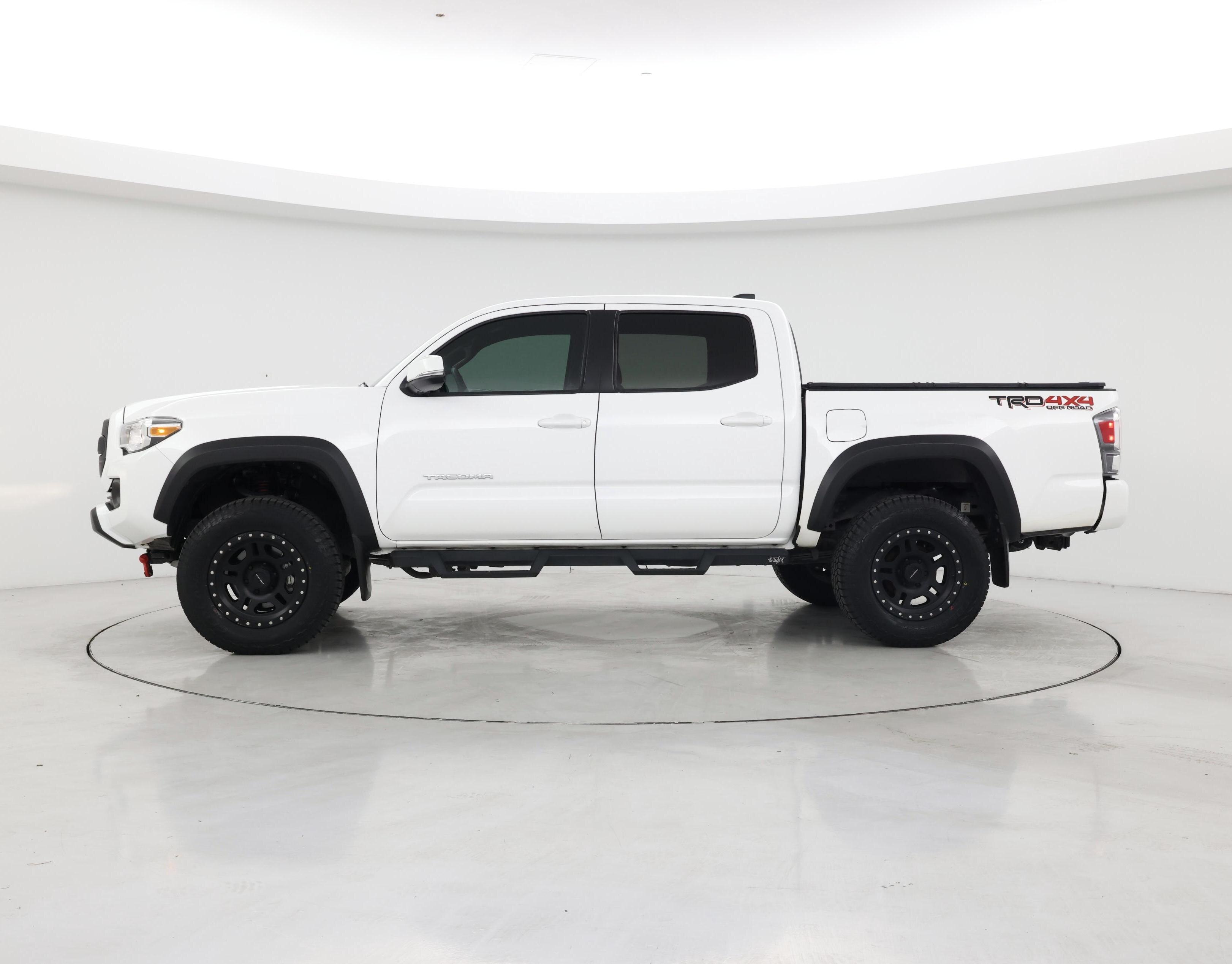 Thumbnail: 2021 Toyota Tacoma - 3