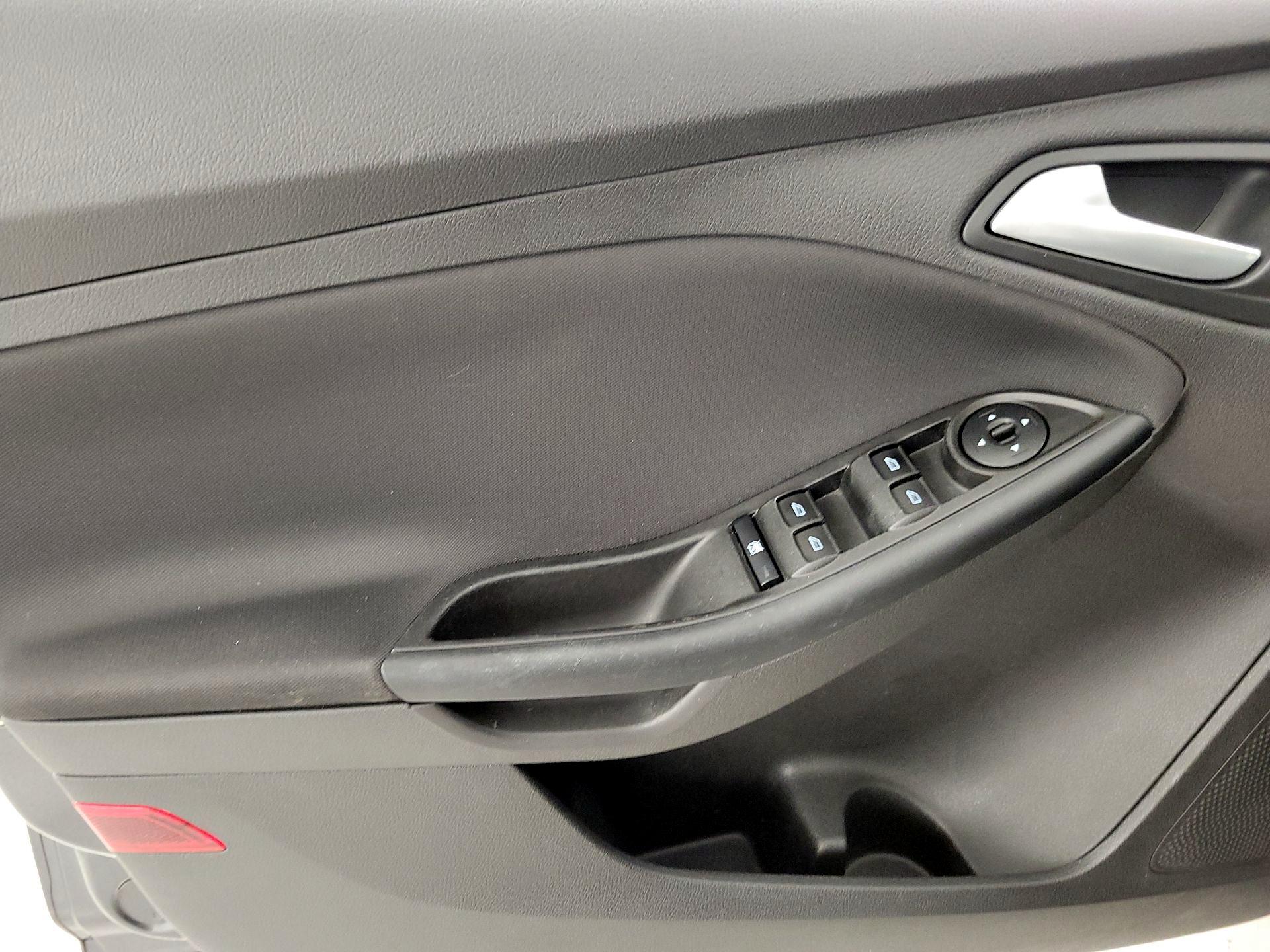 Thumbnail: 2018 Ford Focus - 12