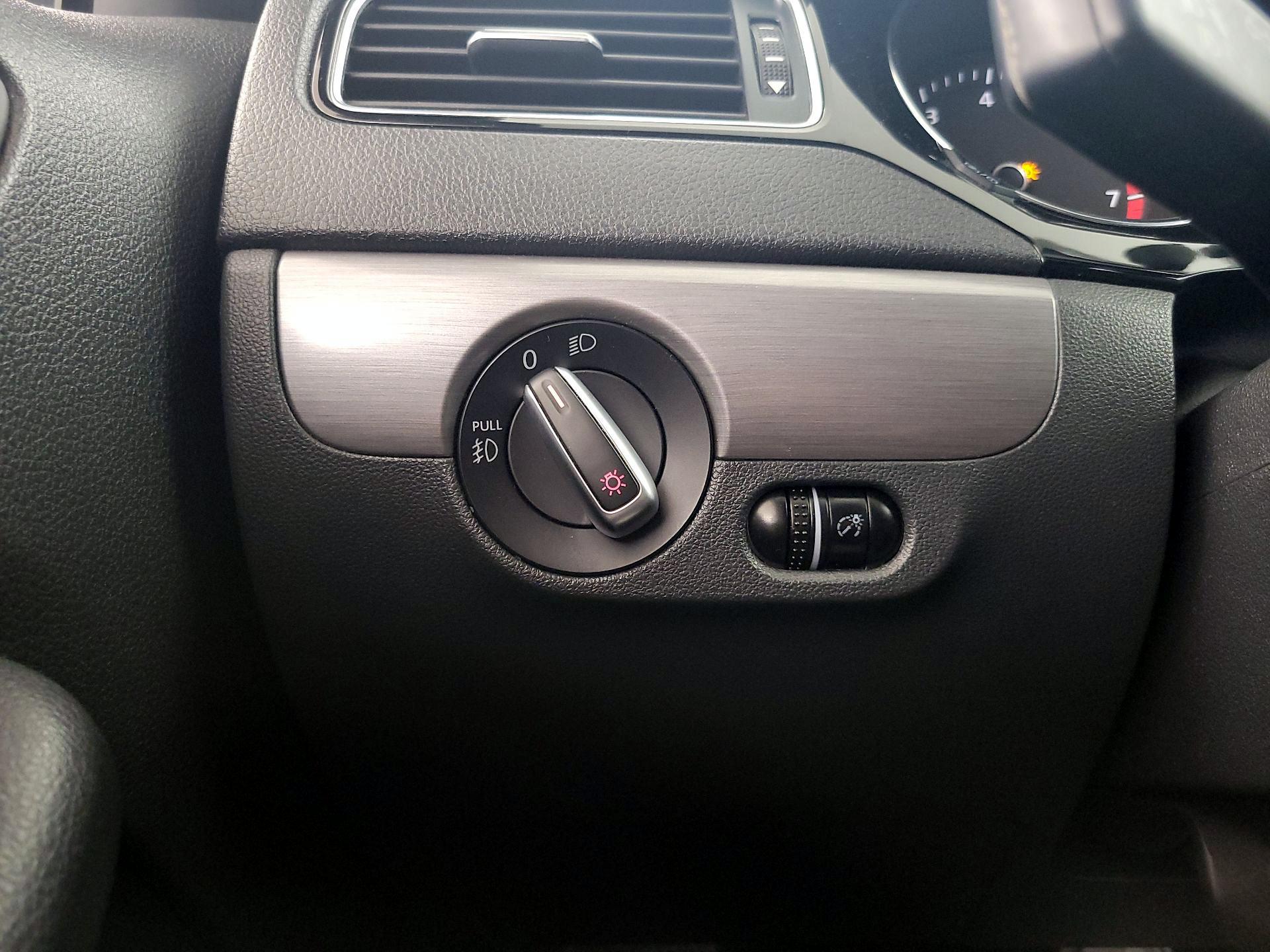 Thumbnail: 2016 Volkswagen Jetta - 13
