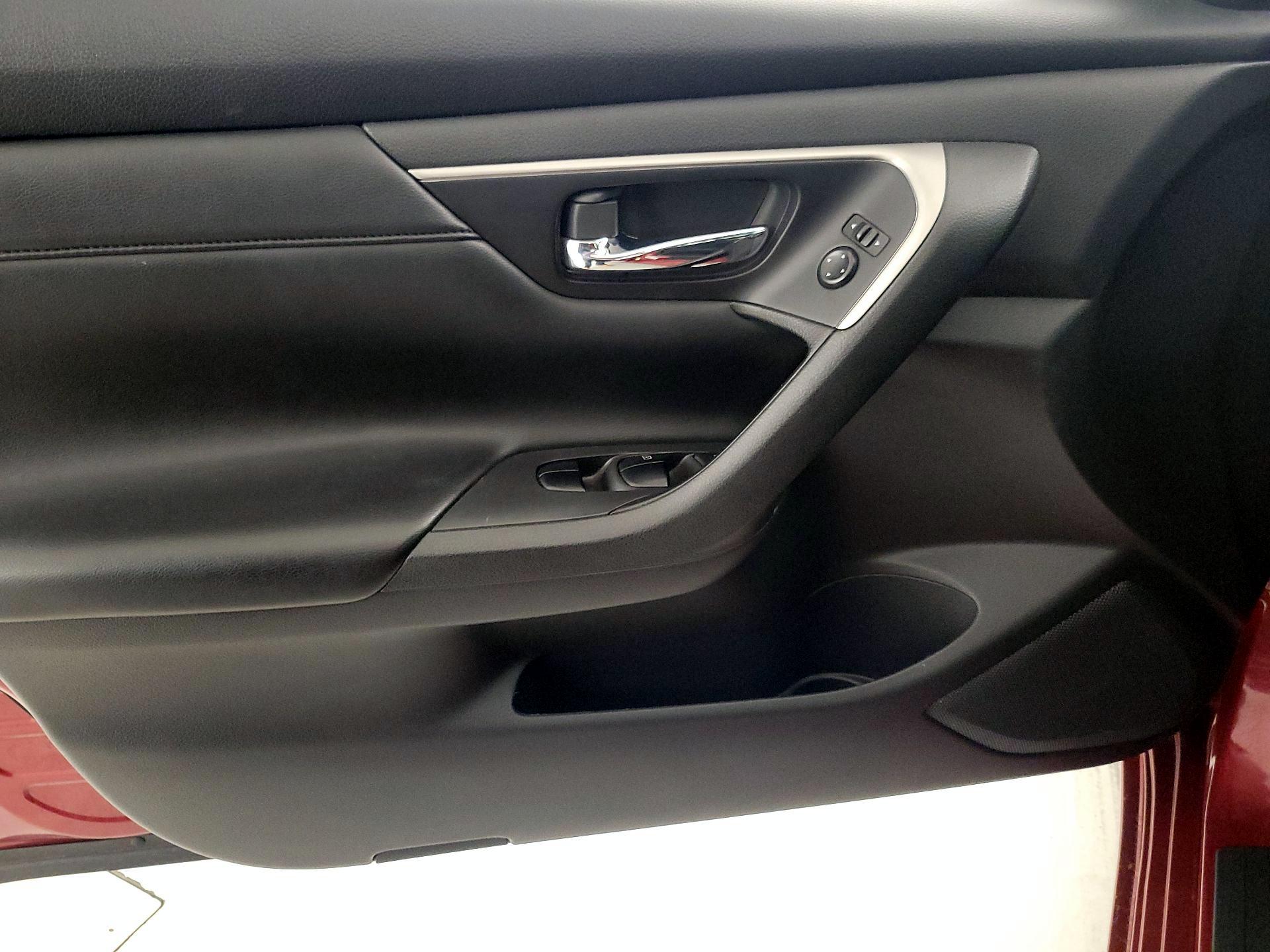 Thumbnail: 2015 Nissan Altima - 12