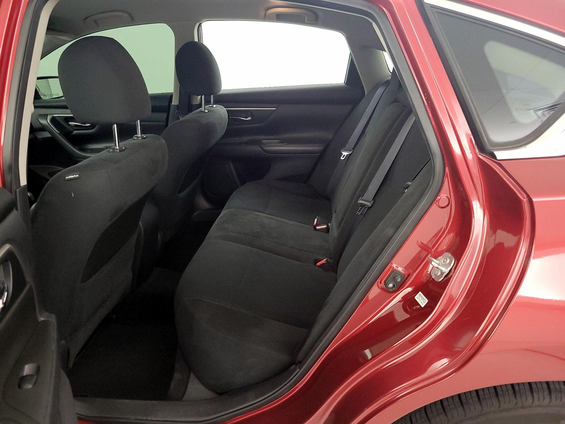 Thumbnail: 2015 Nissan Altima - 18