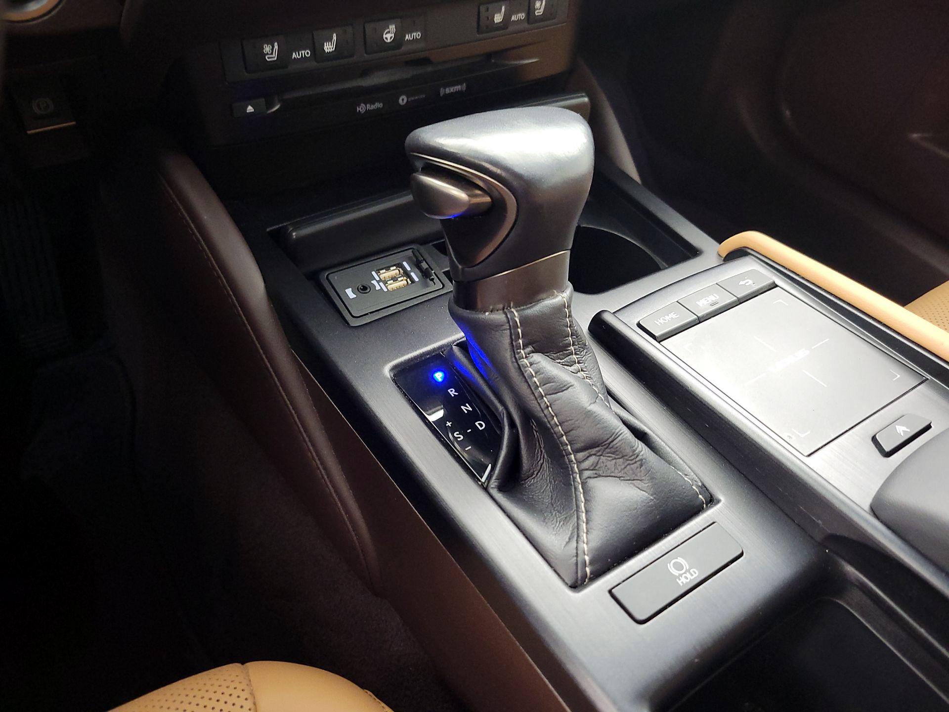 Thumbnail: 2019 Lexus ES - 17