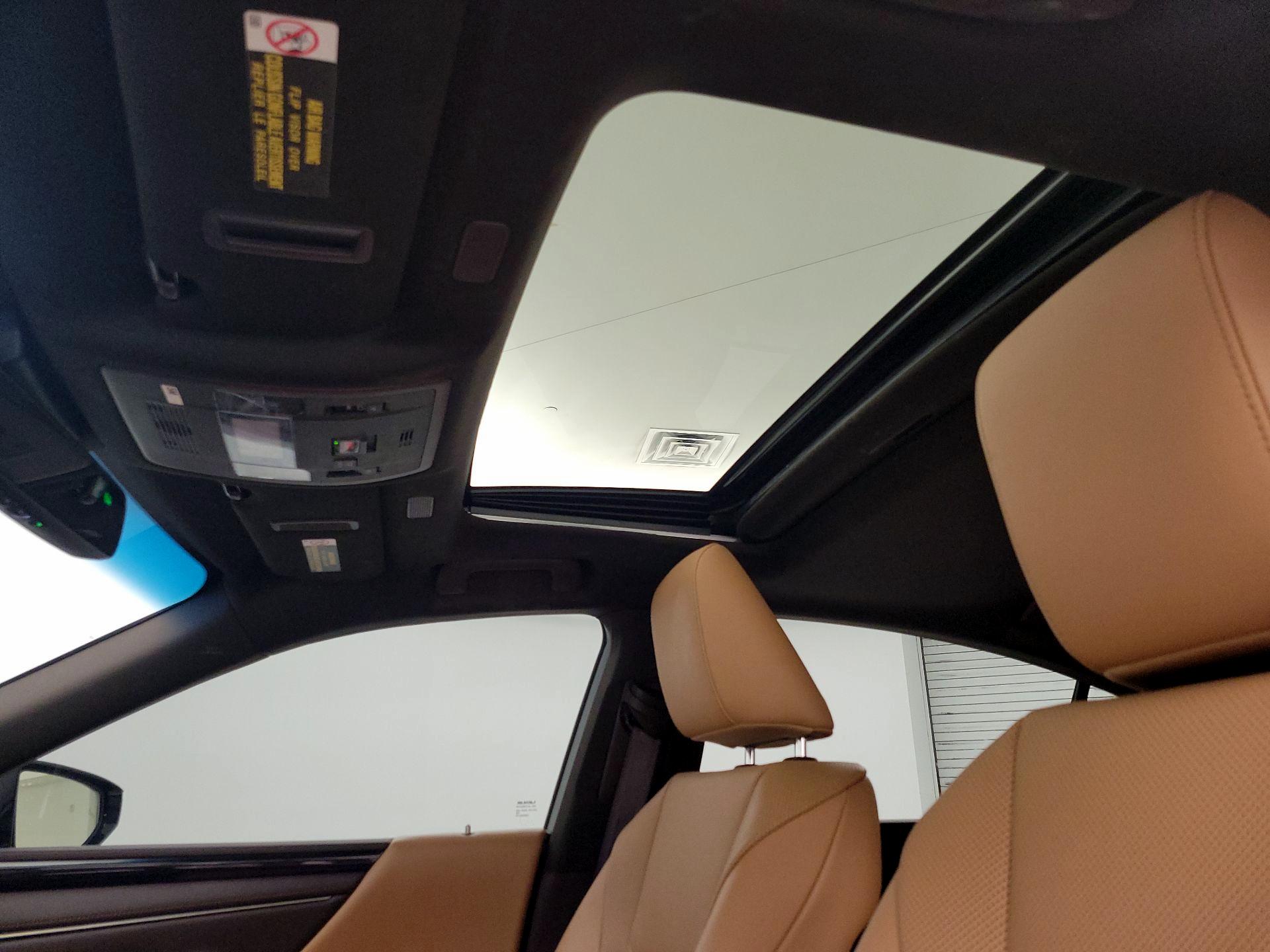 Thumbnail: 2019 Lexus ES - 19