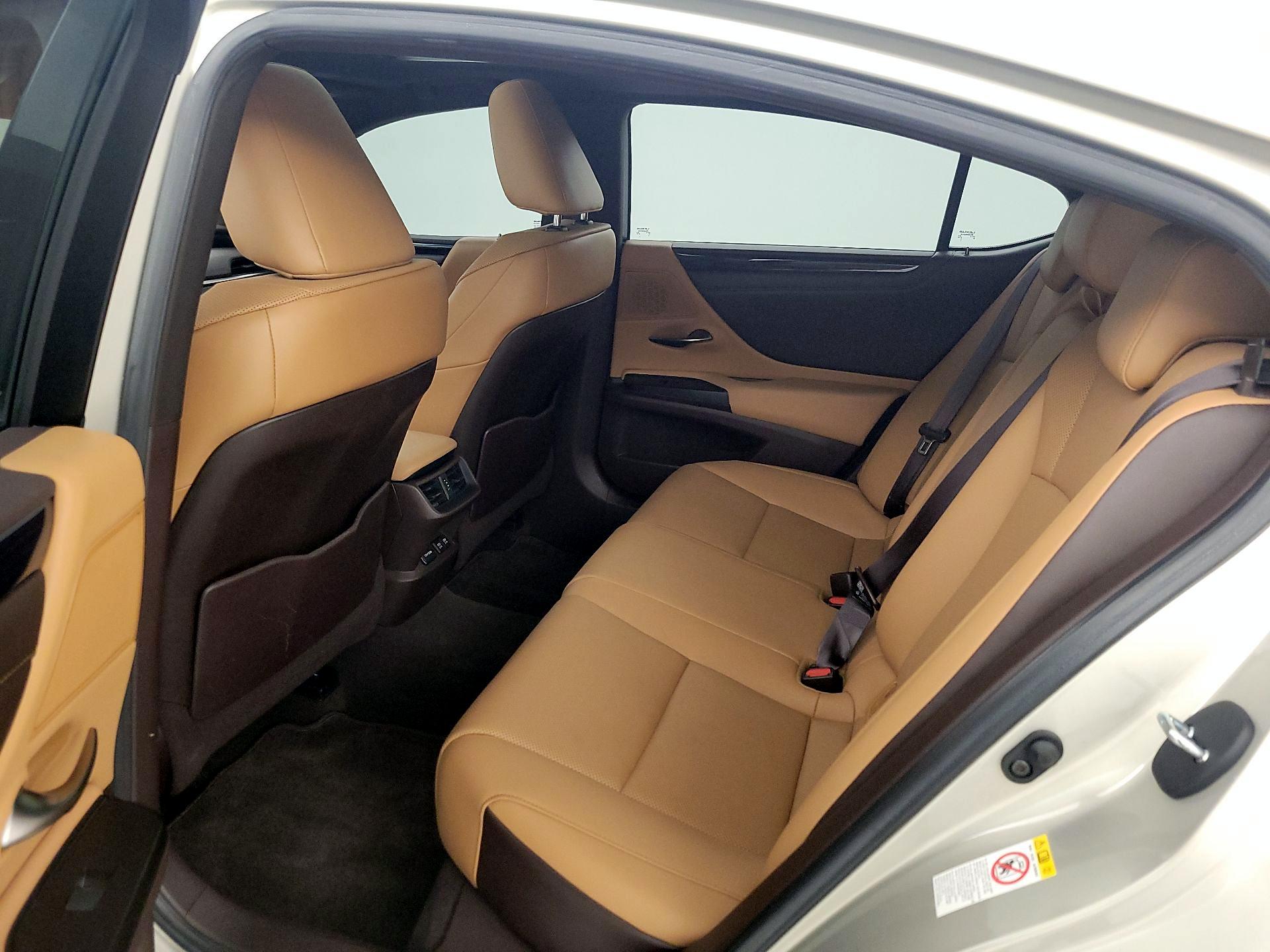 Thumbnail: 2019 Lexus ES - 20