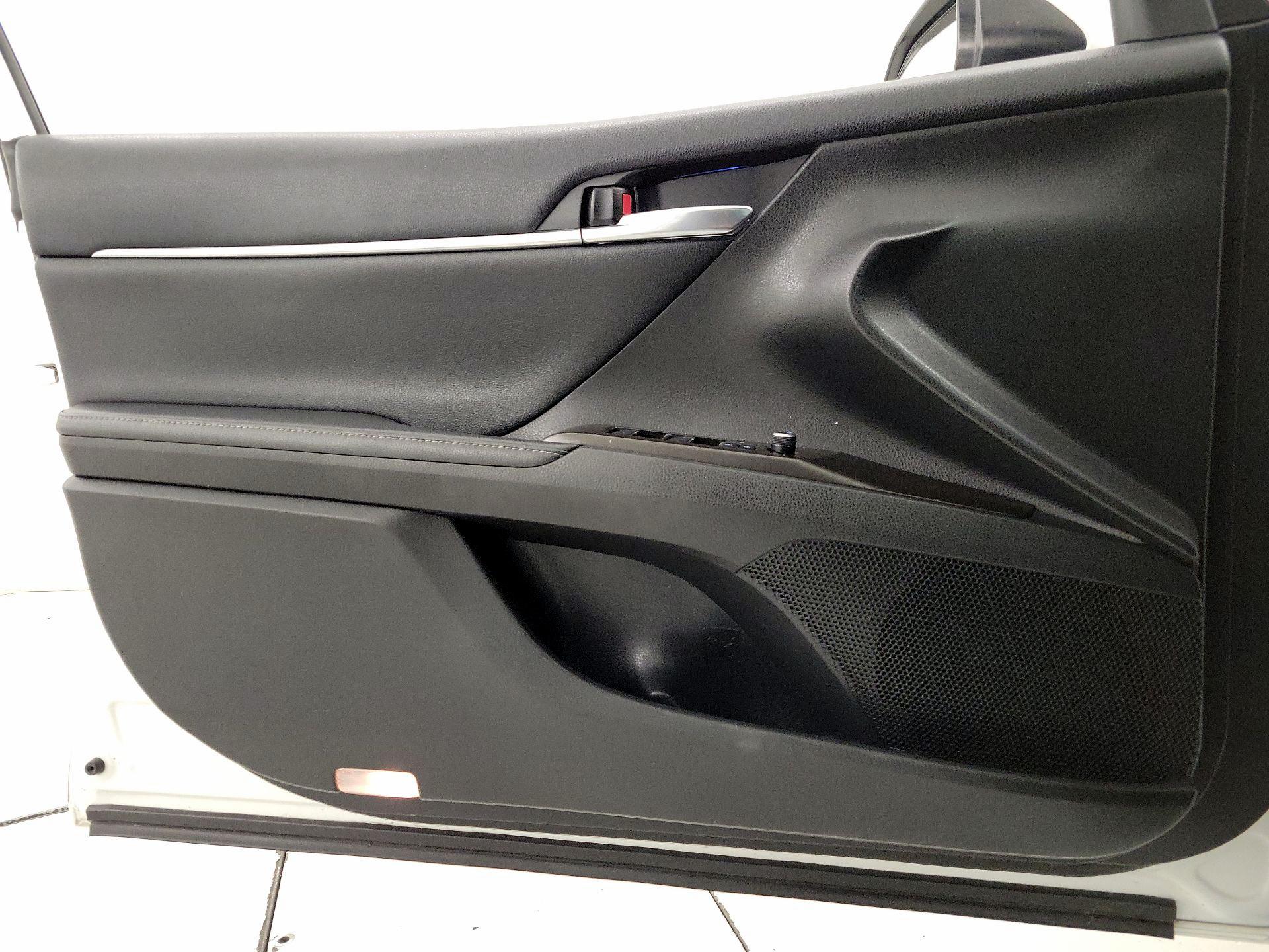 Thumbnail: 2022 Toyota Camry - 12