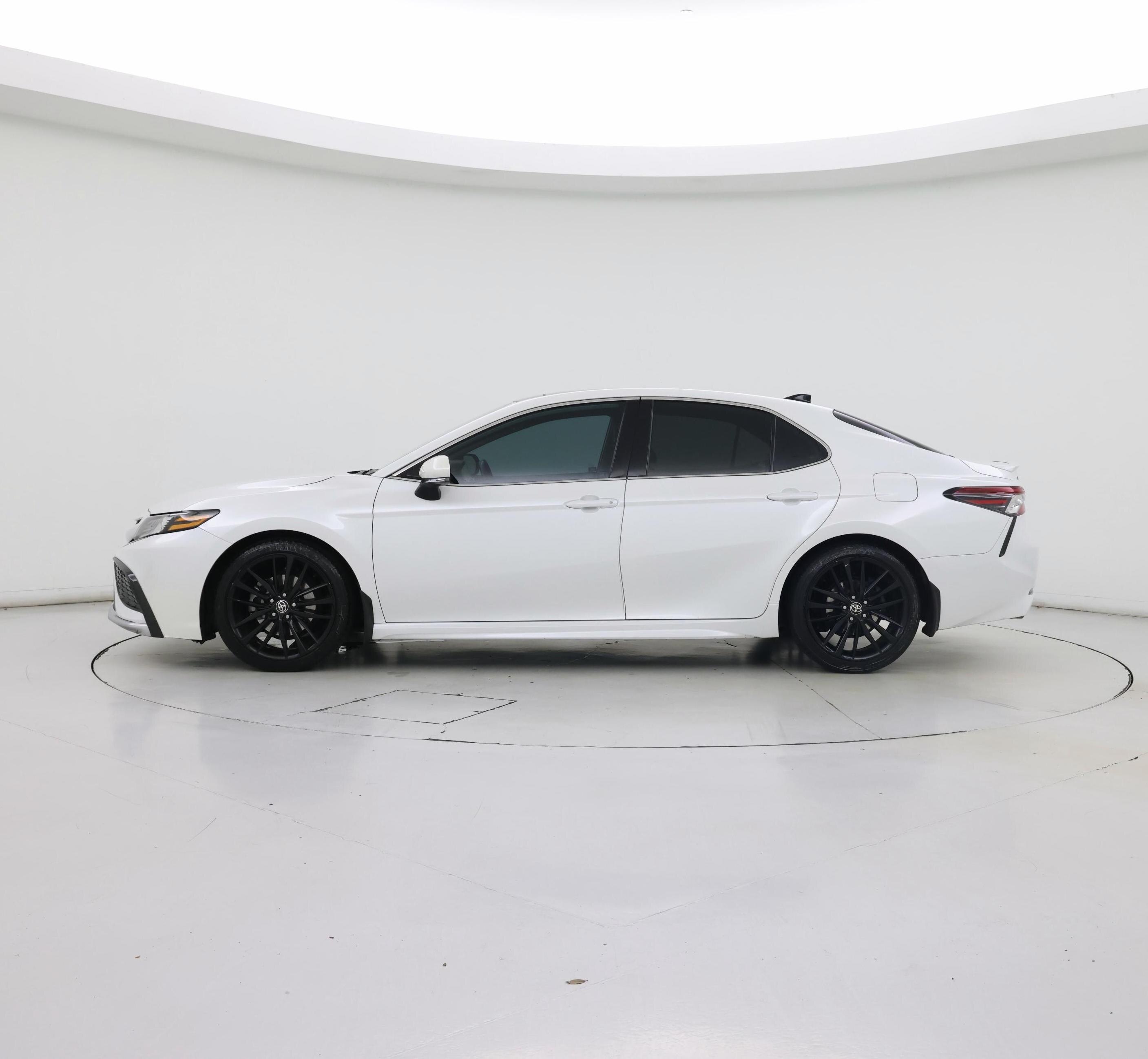 Thumbnail: 2022 Toyota Camry - 3