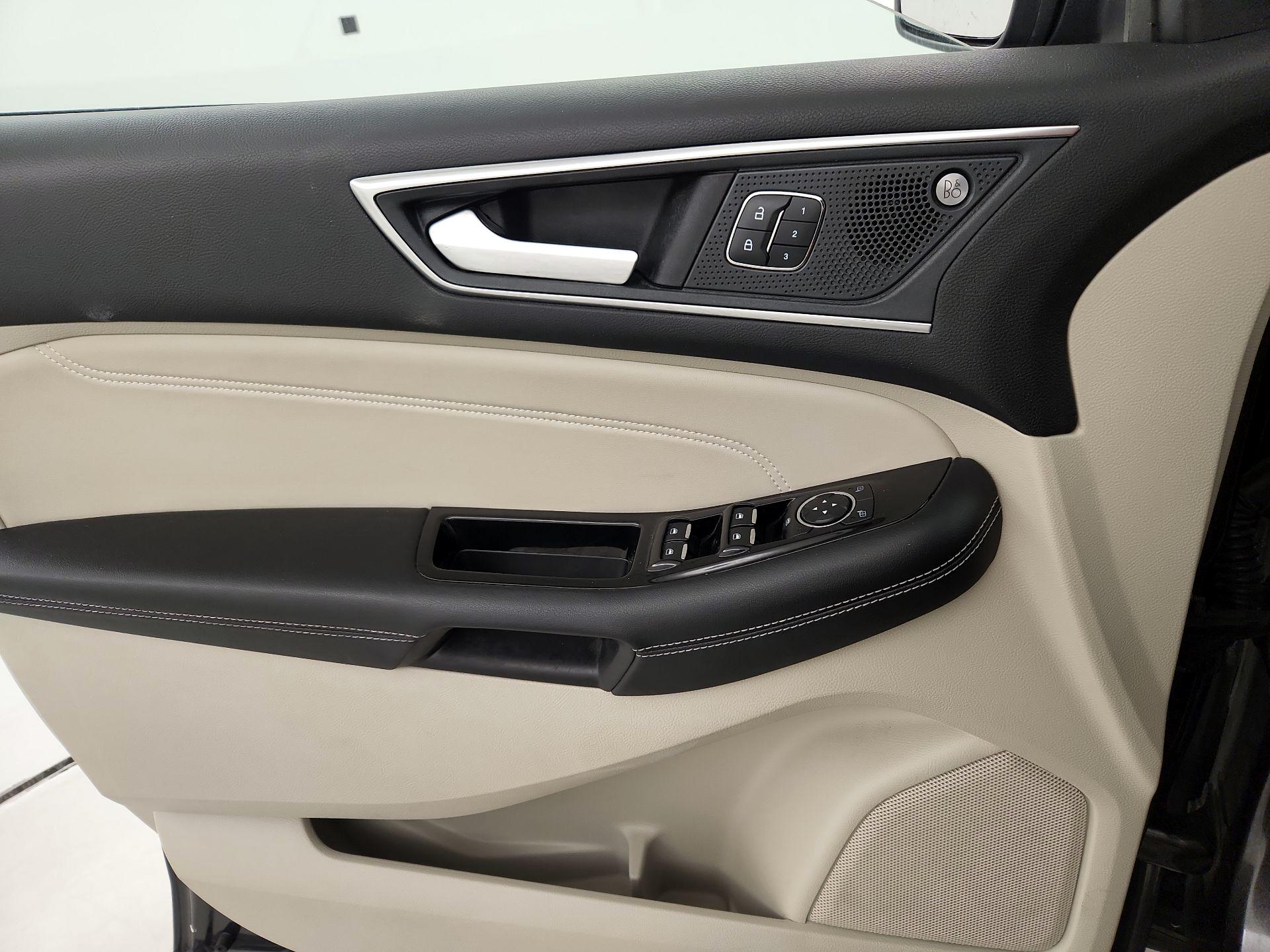 Thumbnail: 2020 Ford Edge - 12