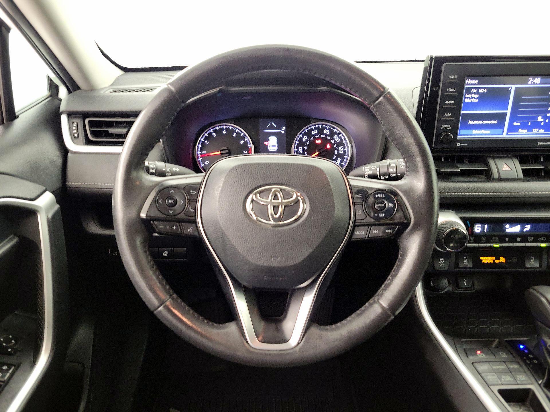 Thumbnail: 2020 Toyota RAV4 - 10