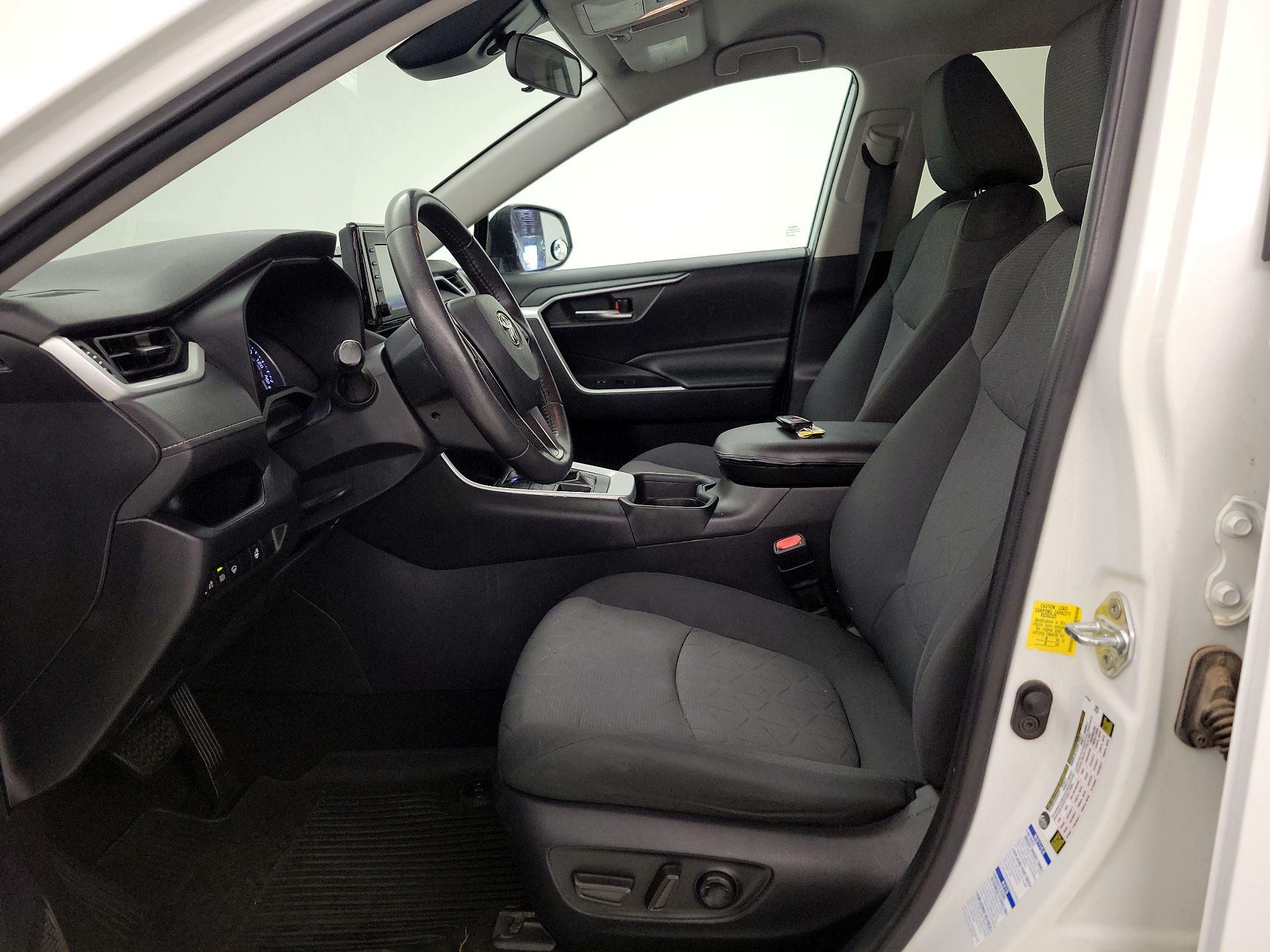 Thumbnail: 2020 Toyota RAV4 - 11
