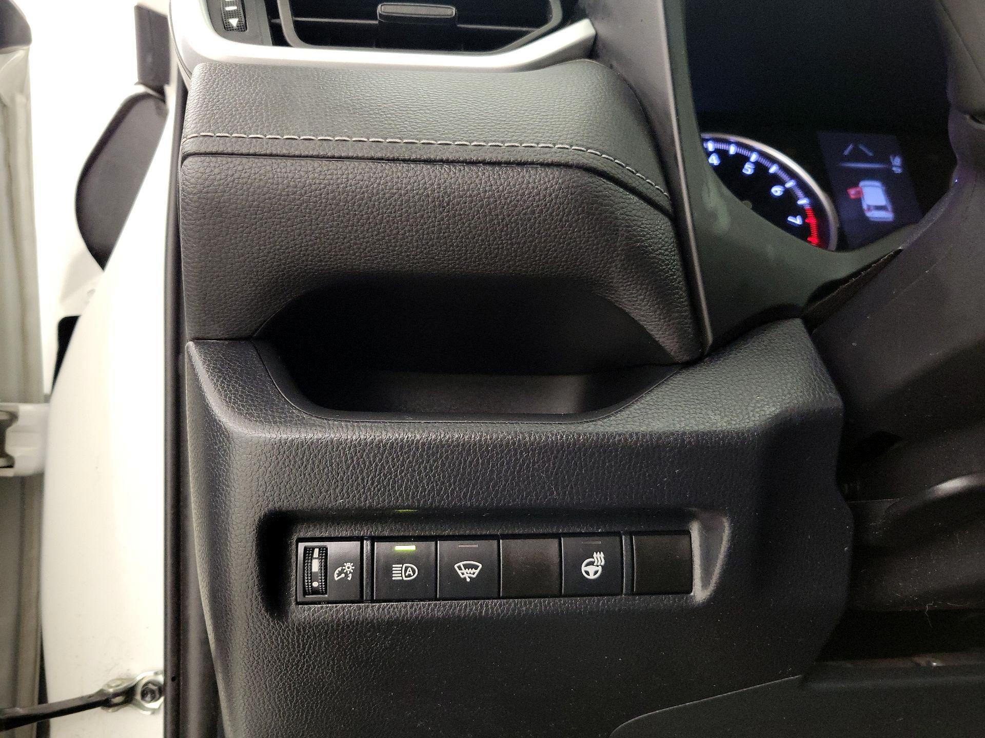 Thumbnail: 2020 Toyota RAV4 - 13