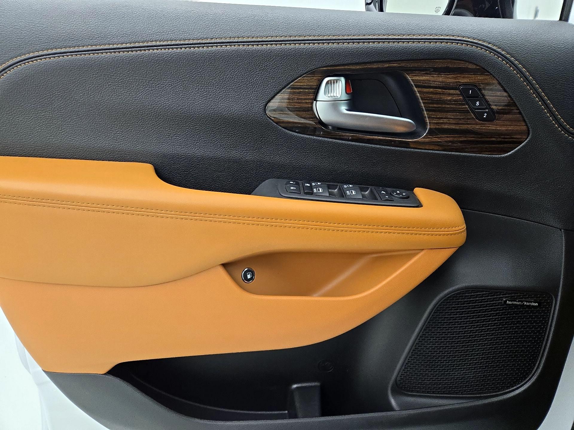 Thumbnail: 2023 Chrysler Pacifica - 12